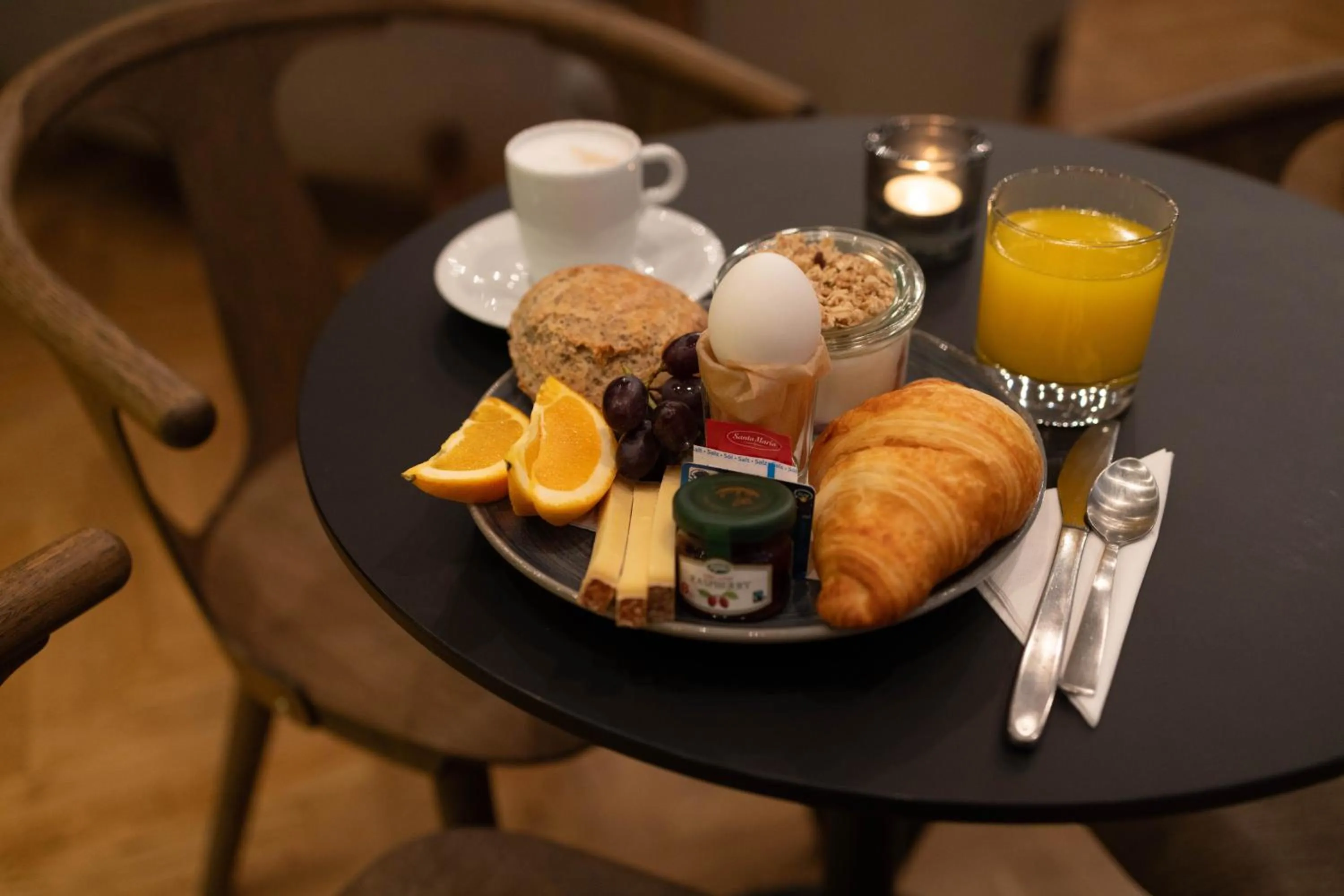 Restaurant/places to eat in Hotel Maritime