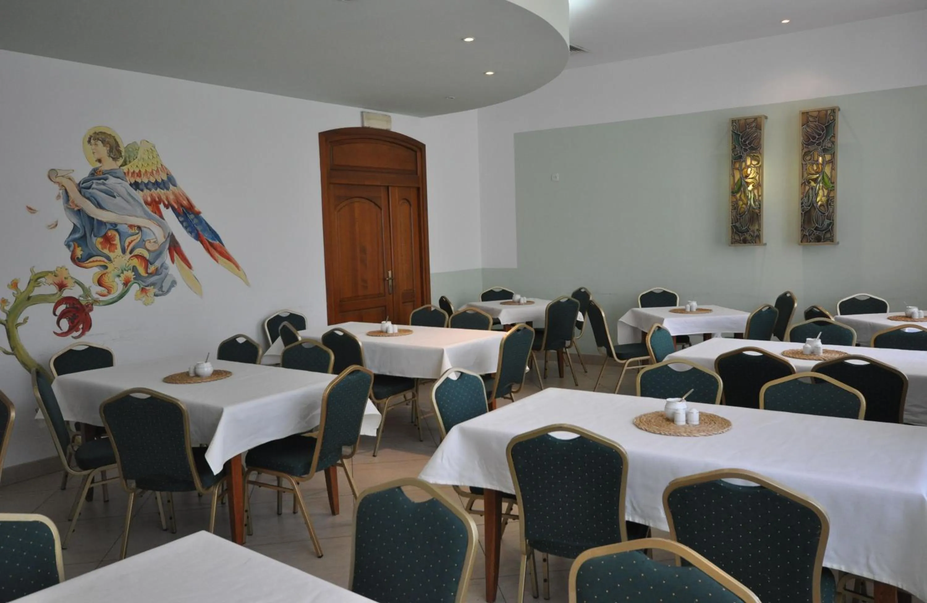 Restaurant/places to eat in Matejko Hotel