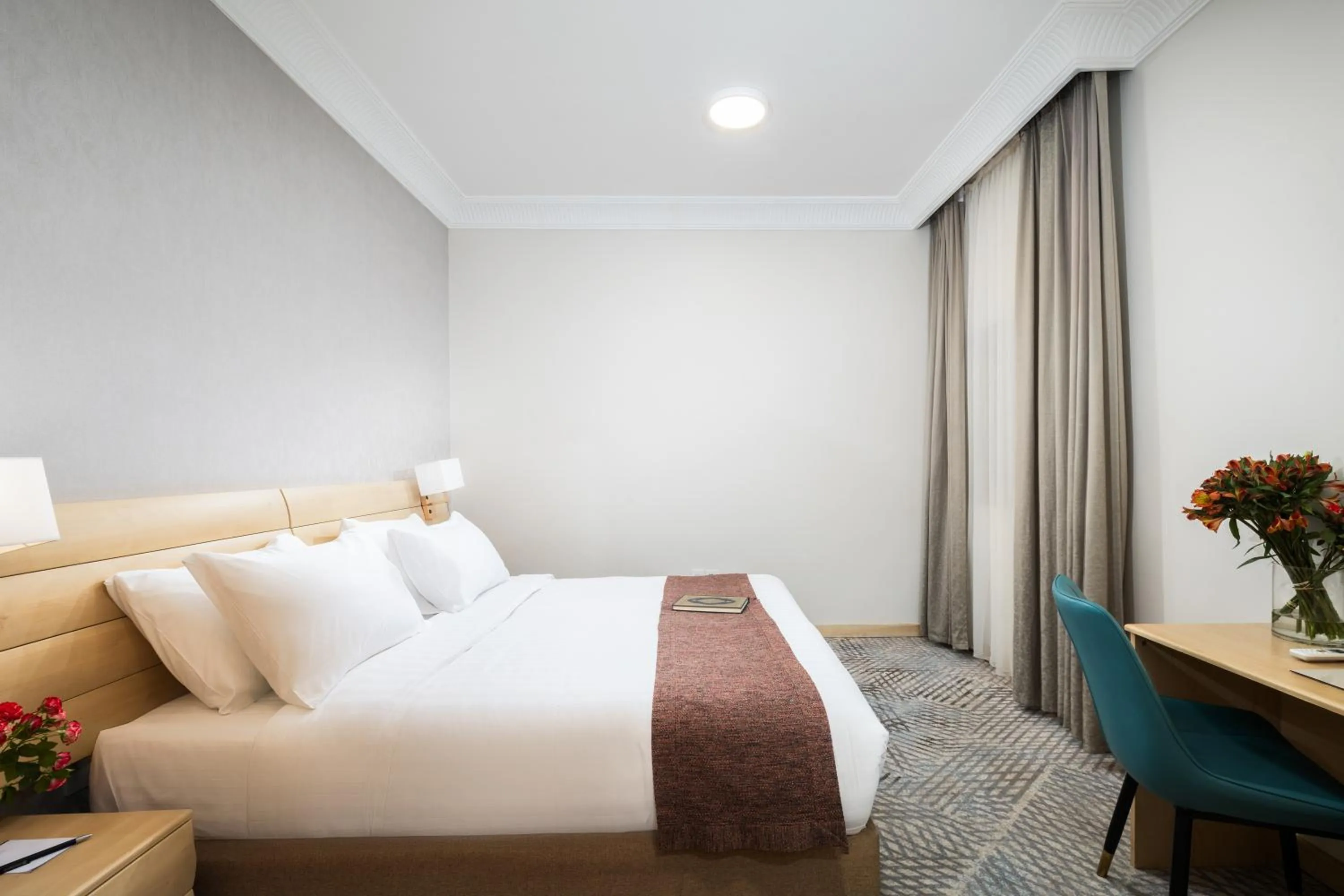 Bedroom, Bed in Emaar Al Noor