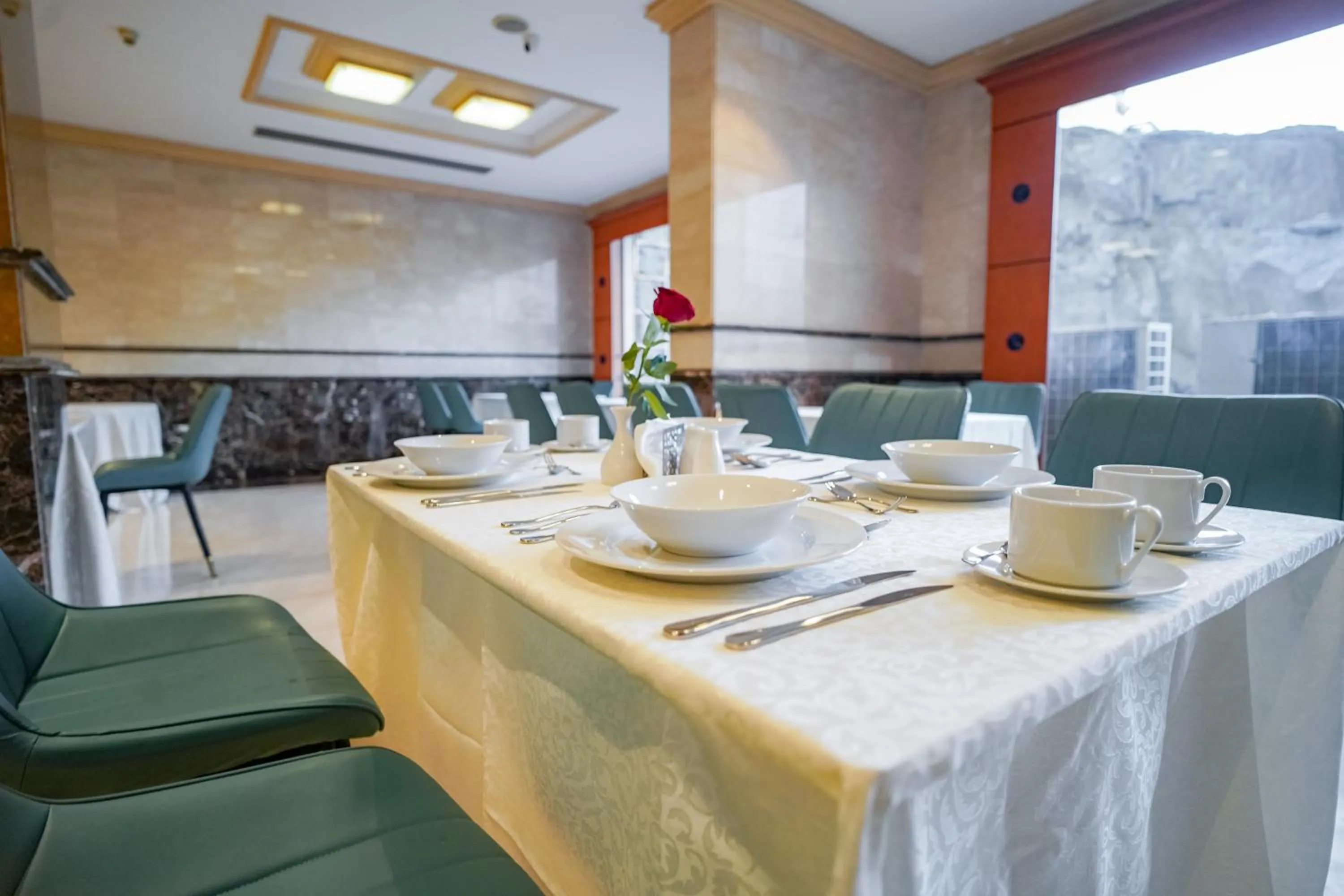 Restaurant/places to eat in Emaar Al Noor