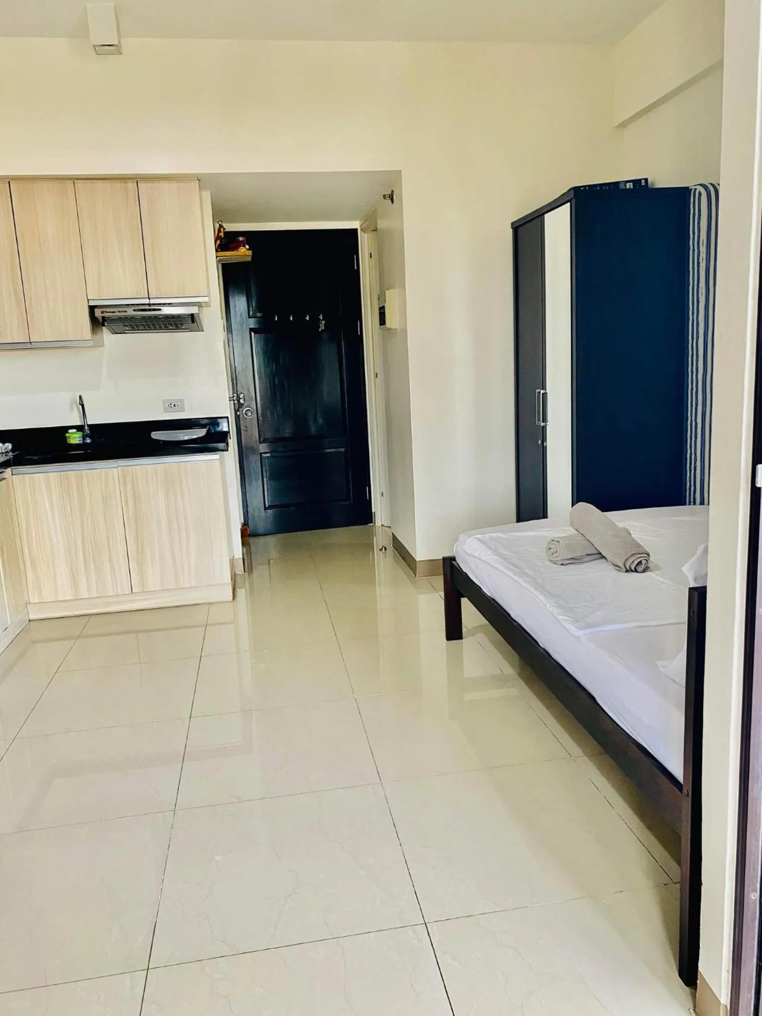 Bed in Mabolo Garden Flats Cebu