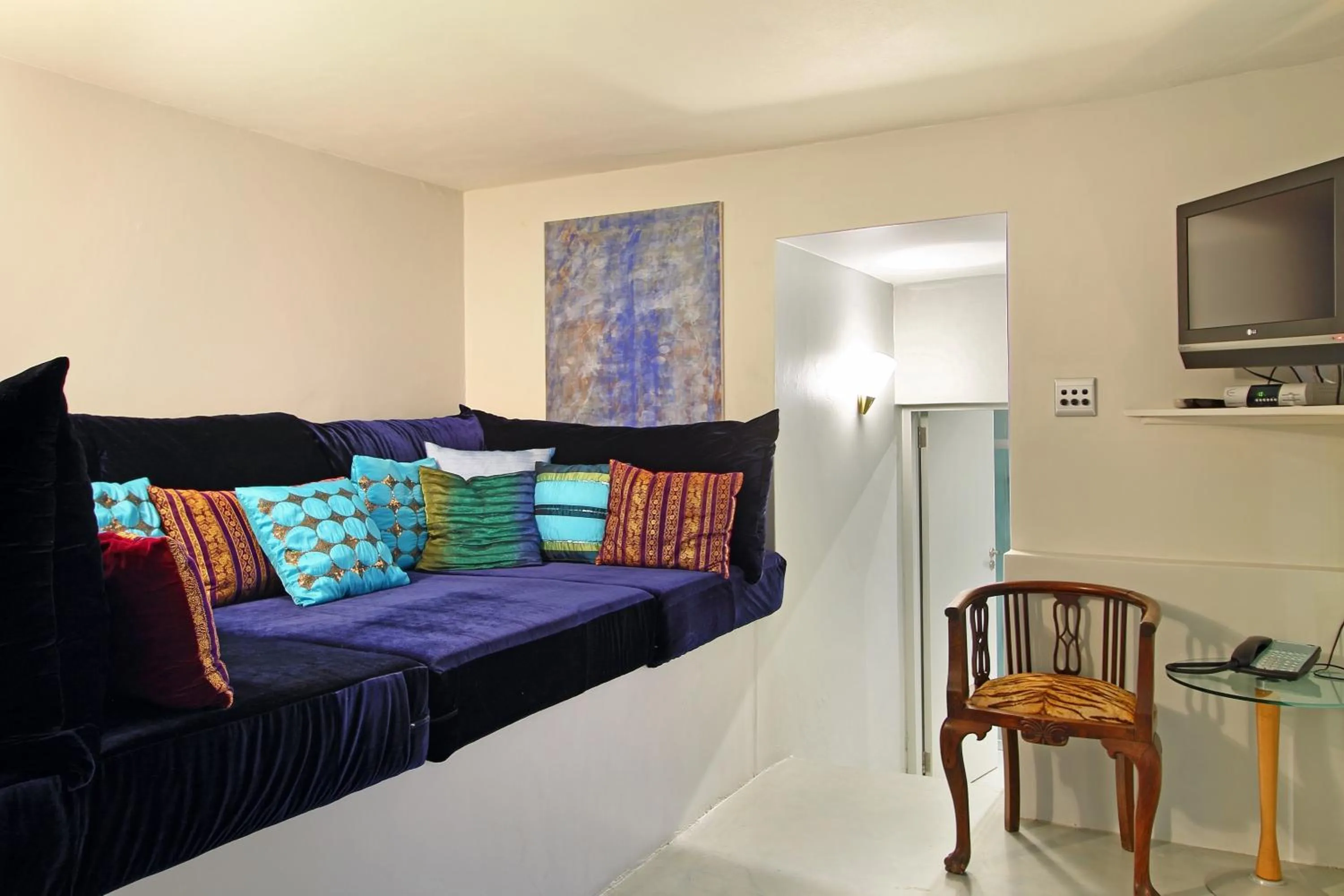 Living room in Days At Sea Beach Lodge