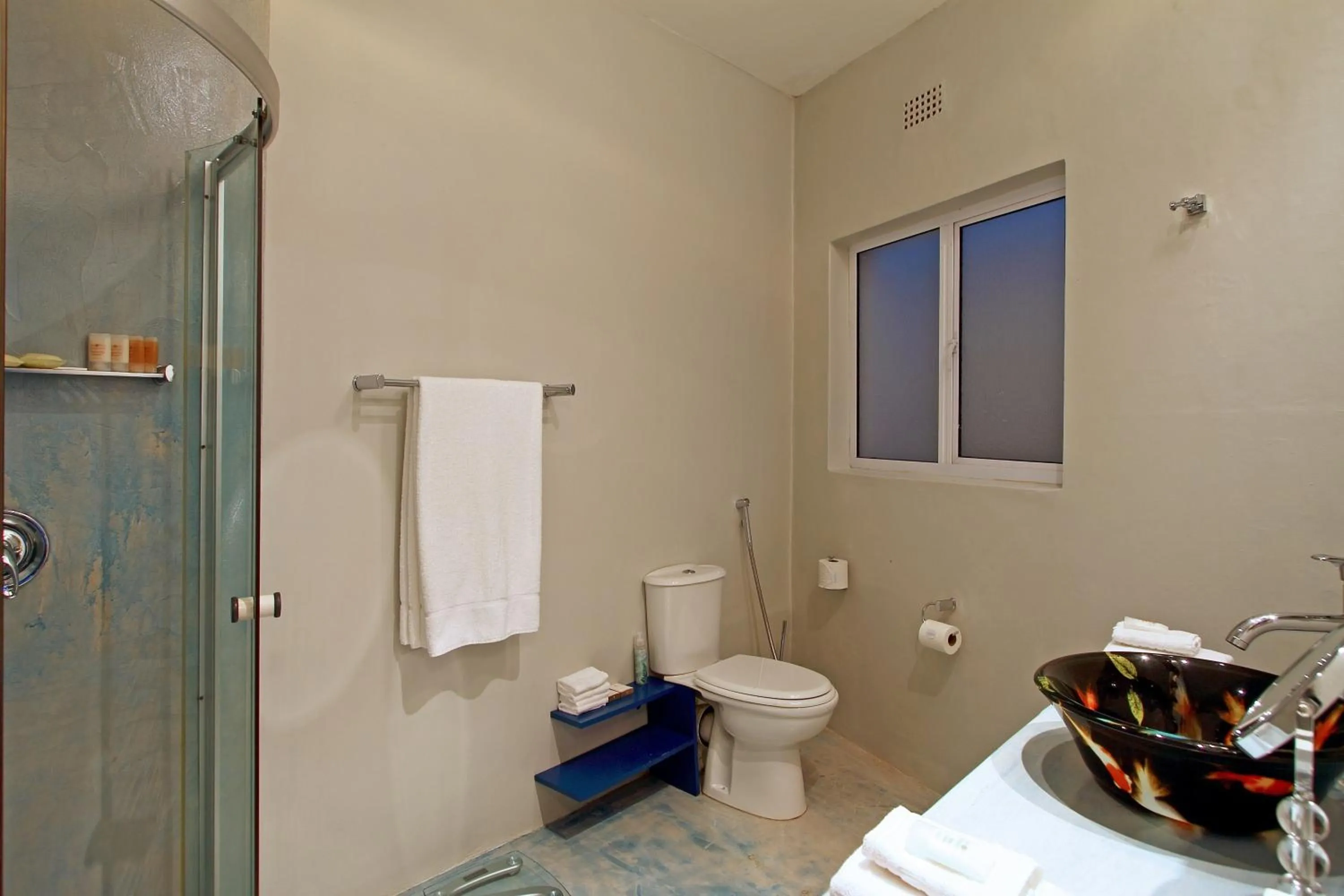 Bathroom in Days At Sea Beach Lodge