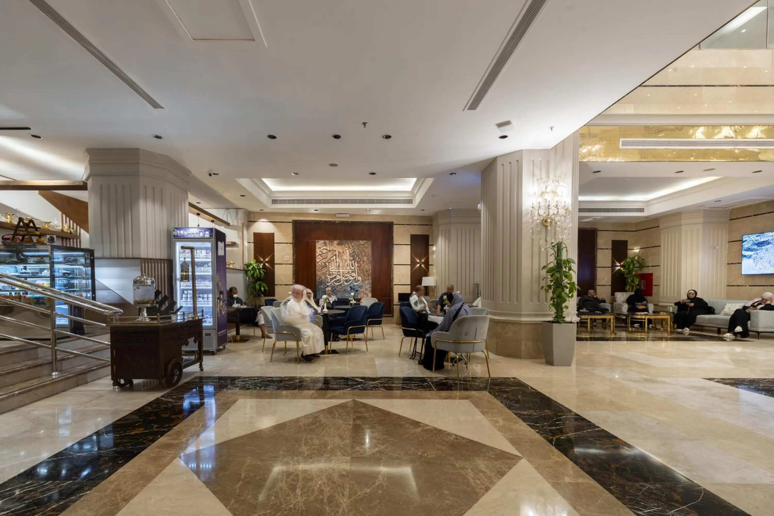 People in Emaar Al Manar