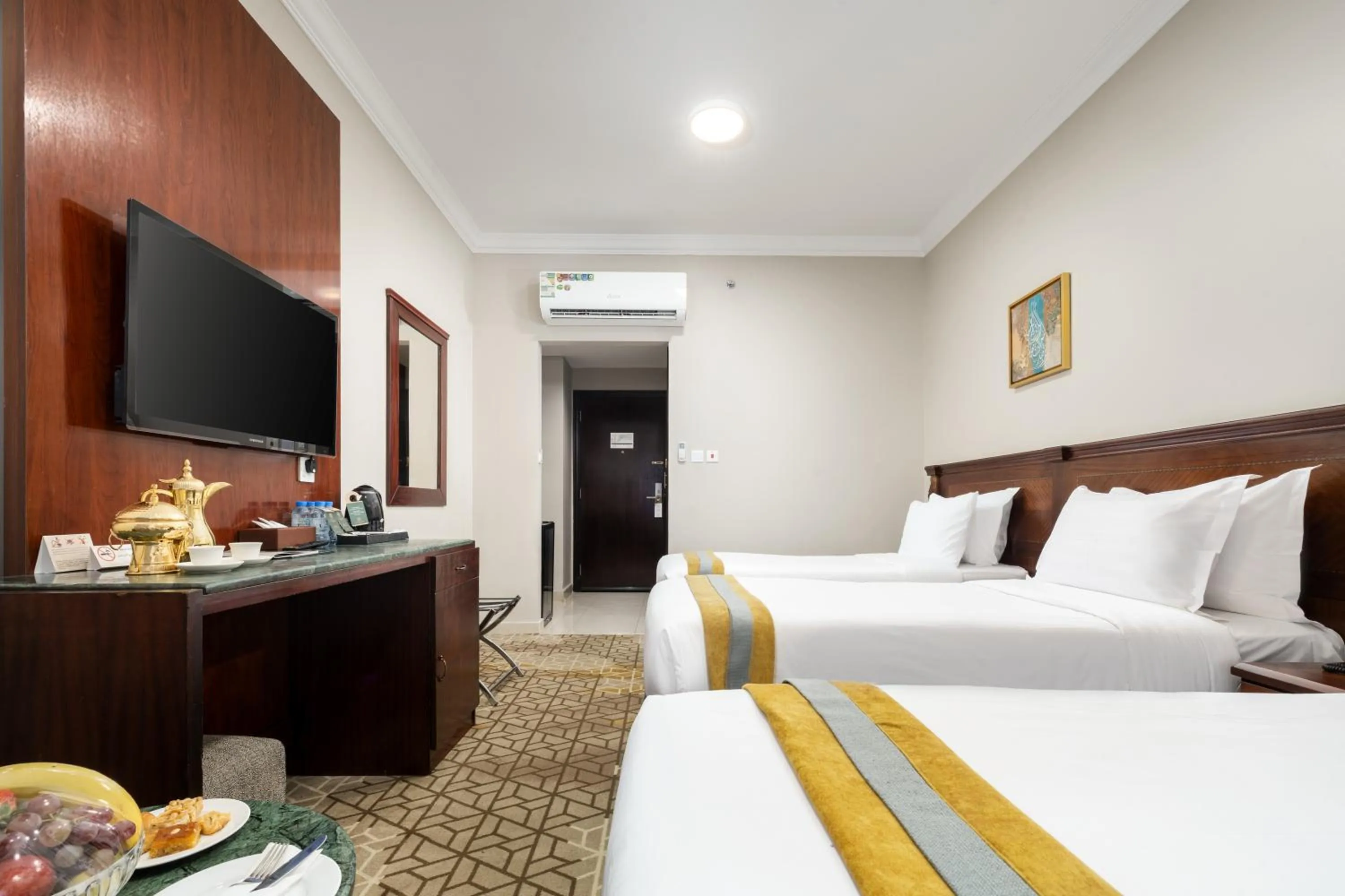 Photo of the whole room, Bed in Emaar Al Manar