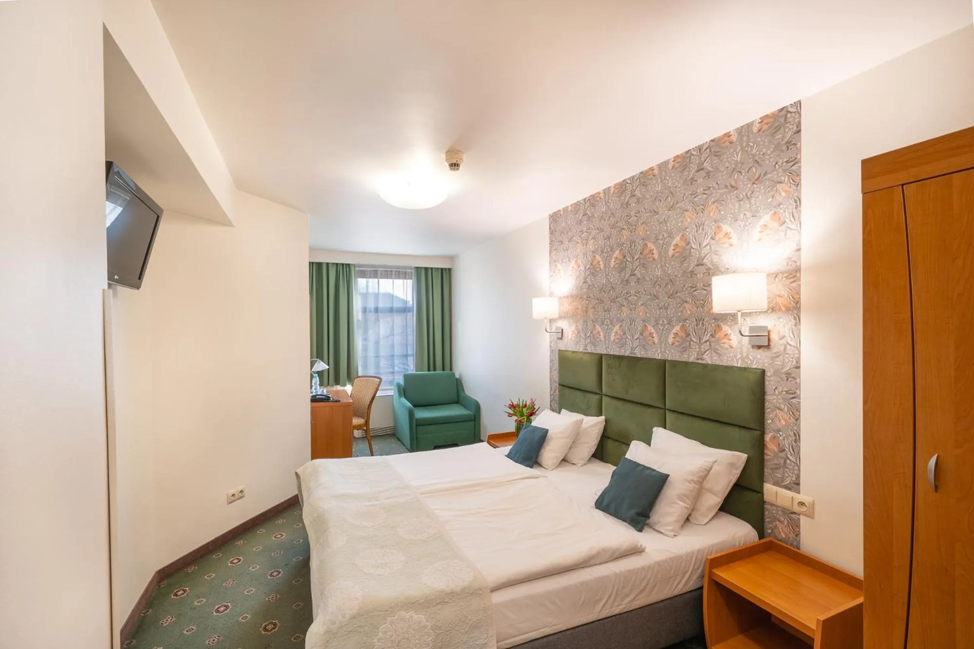 Bed in Hotel Secesja