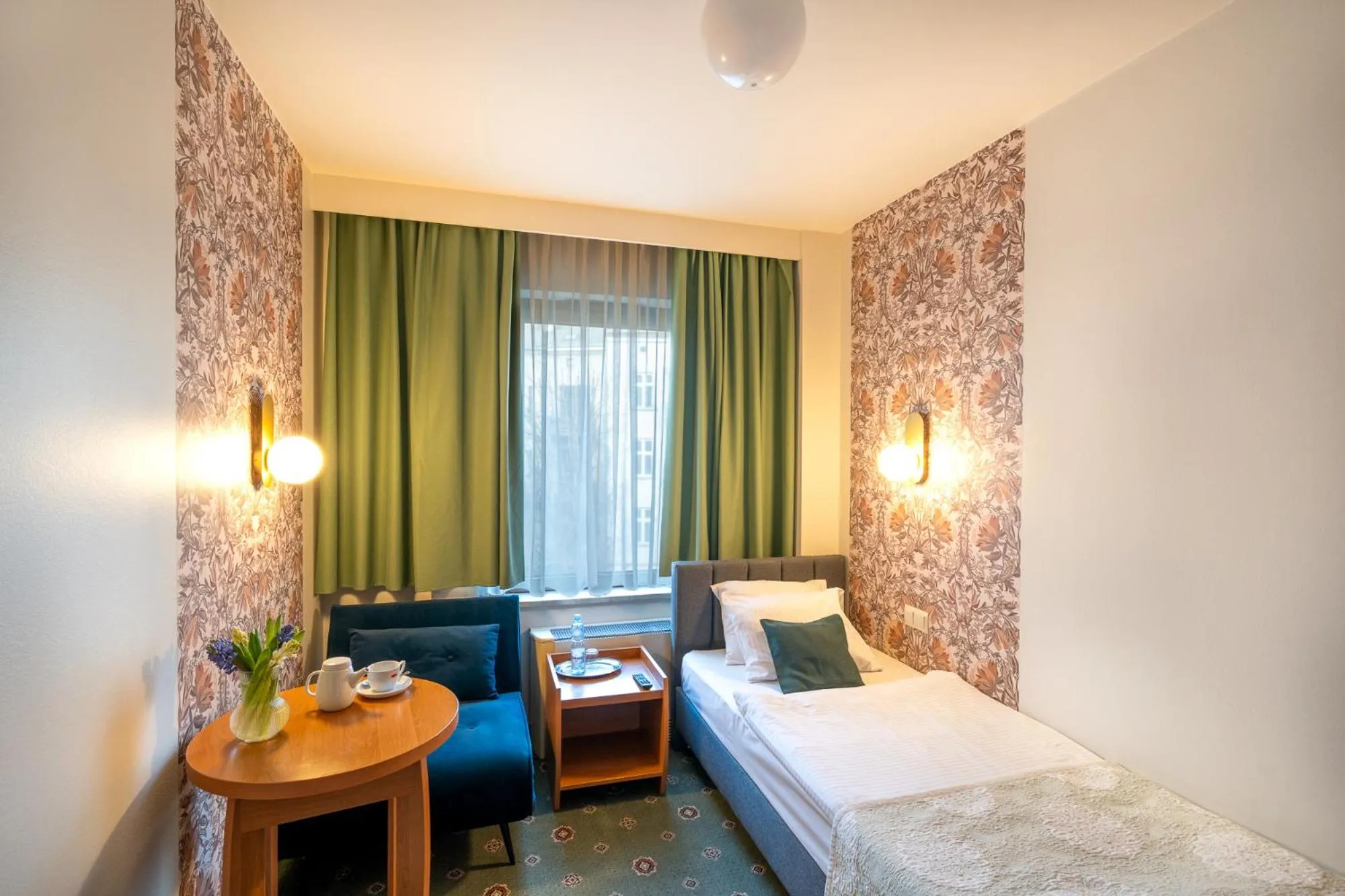 Bed in Hotel Secesja