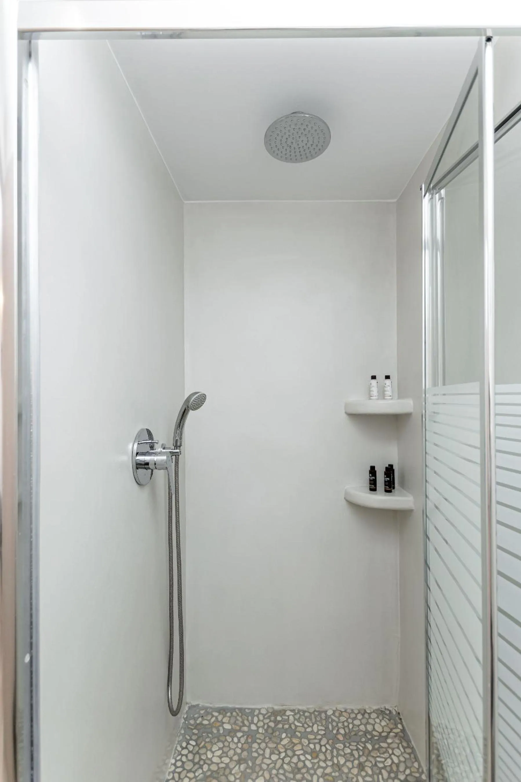 Shower in Naxian Air