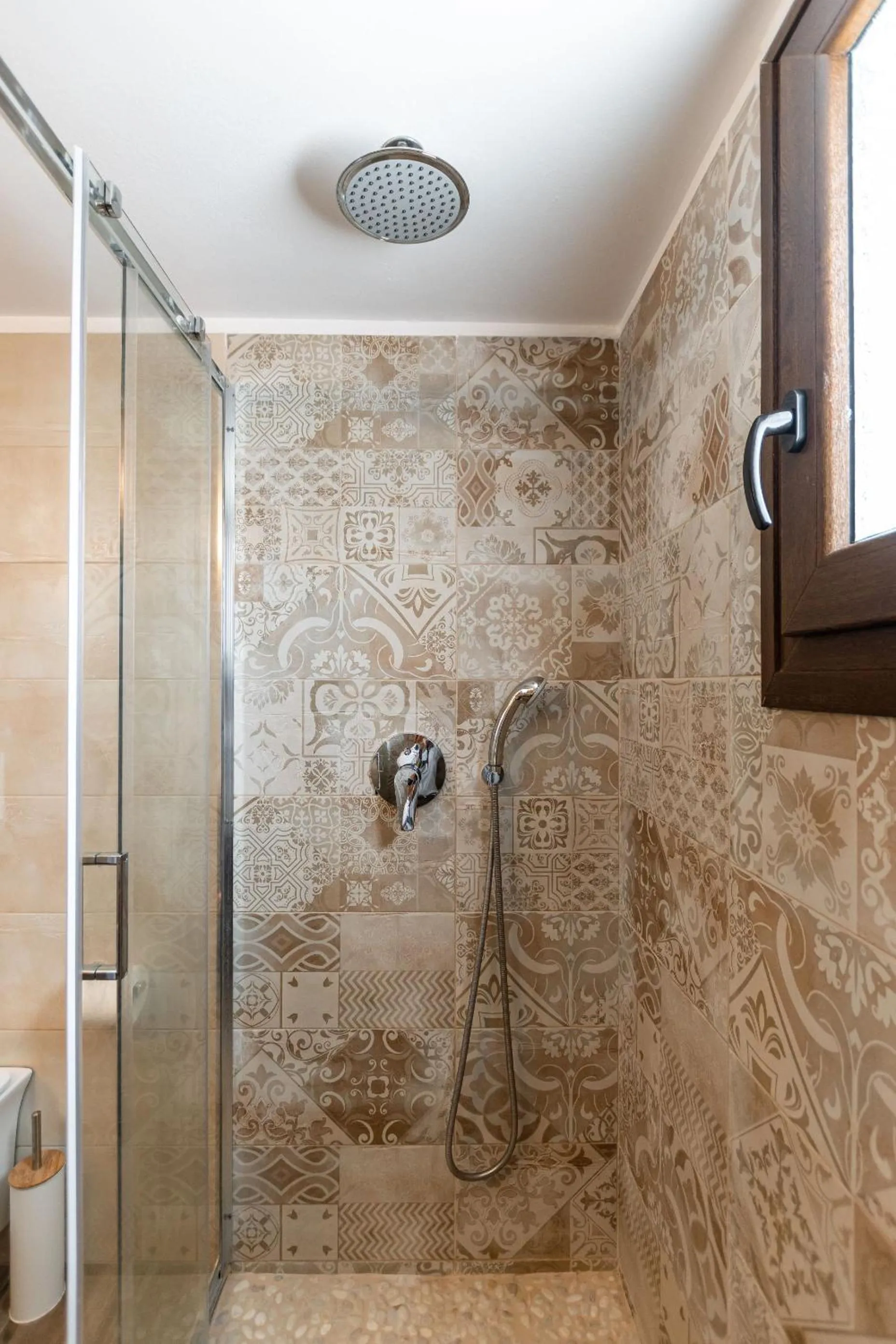 Shower in Naxian Air