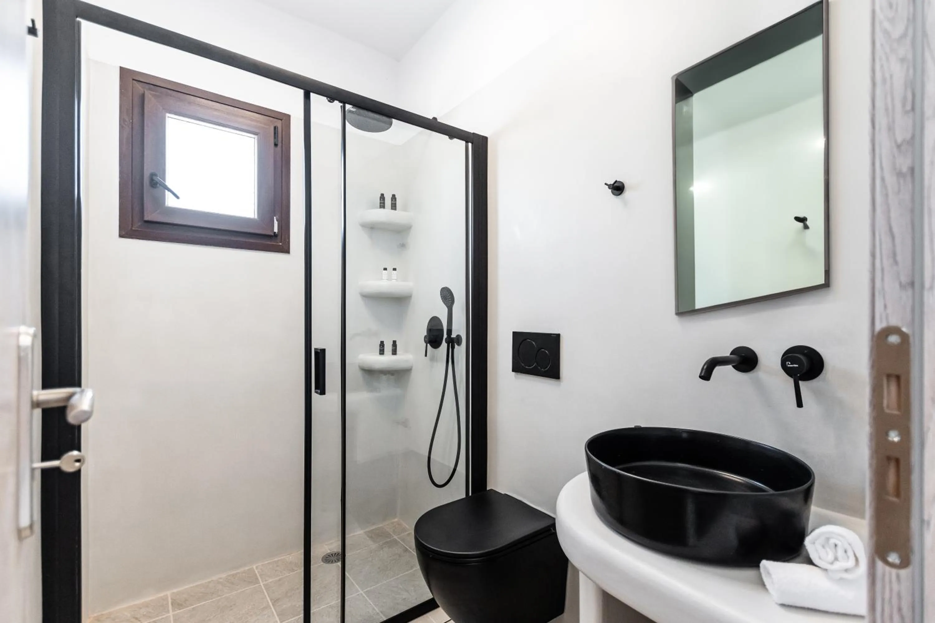 Shower in Naxian Air