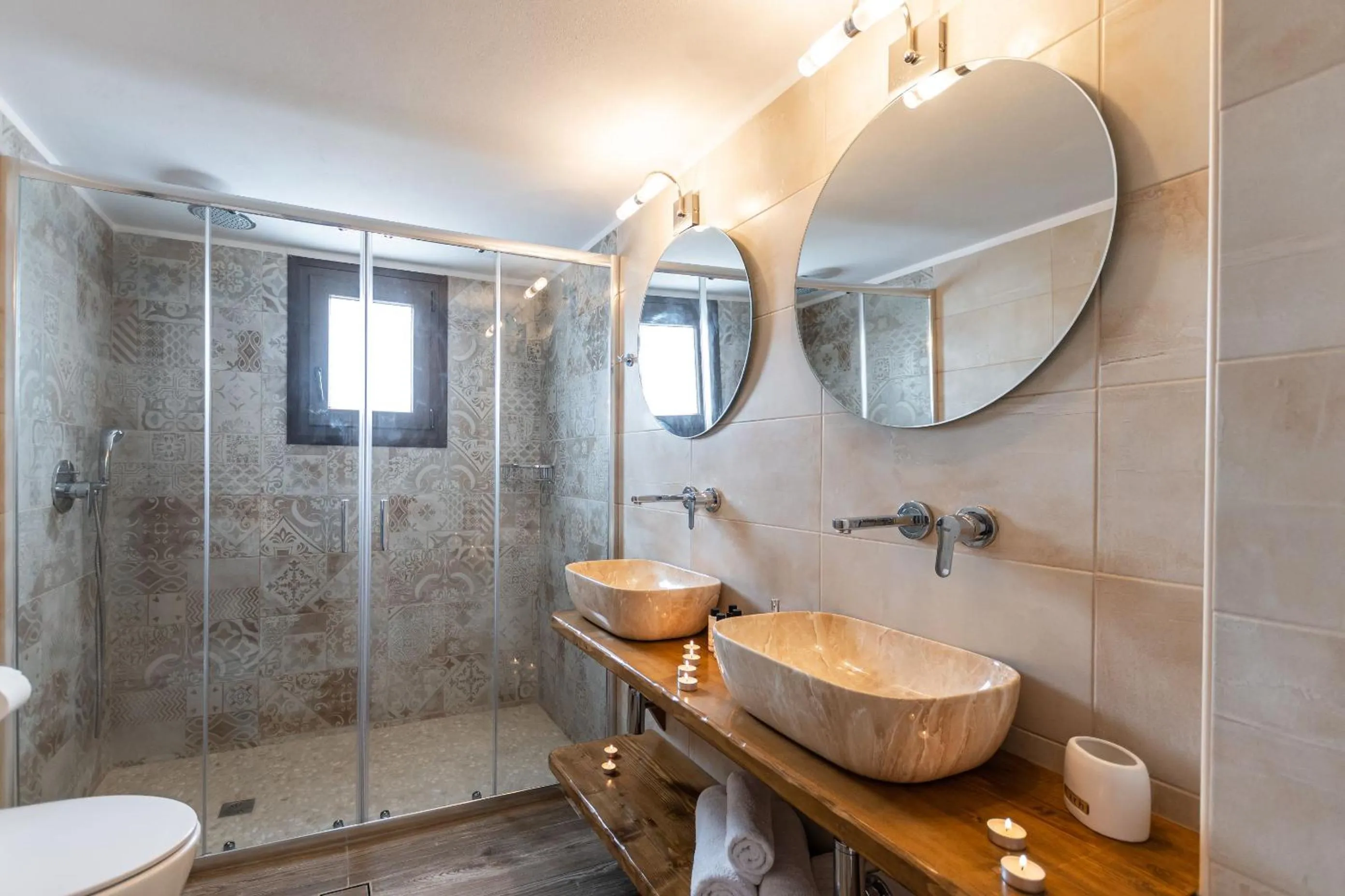 Shower in Naxian Air