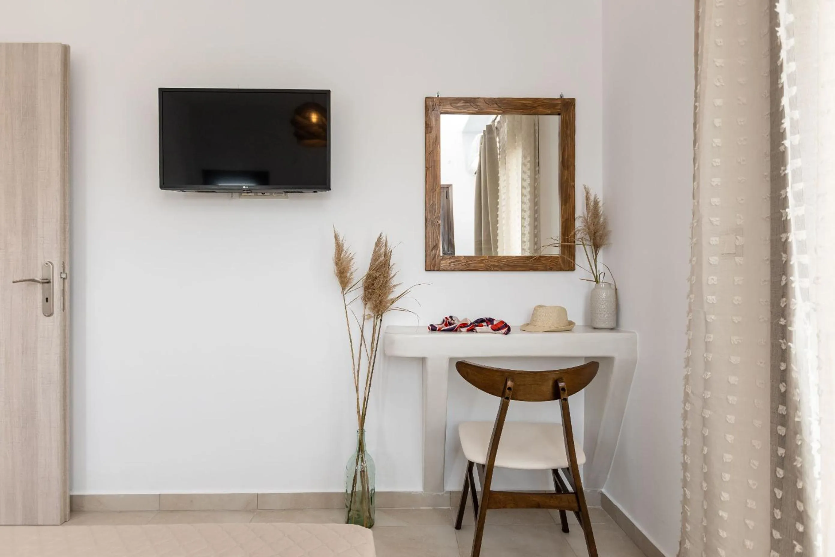 TV and multimedia in Naxian Air