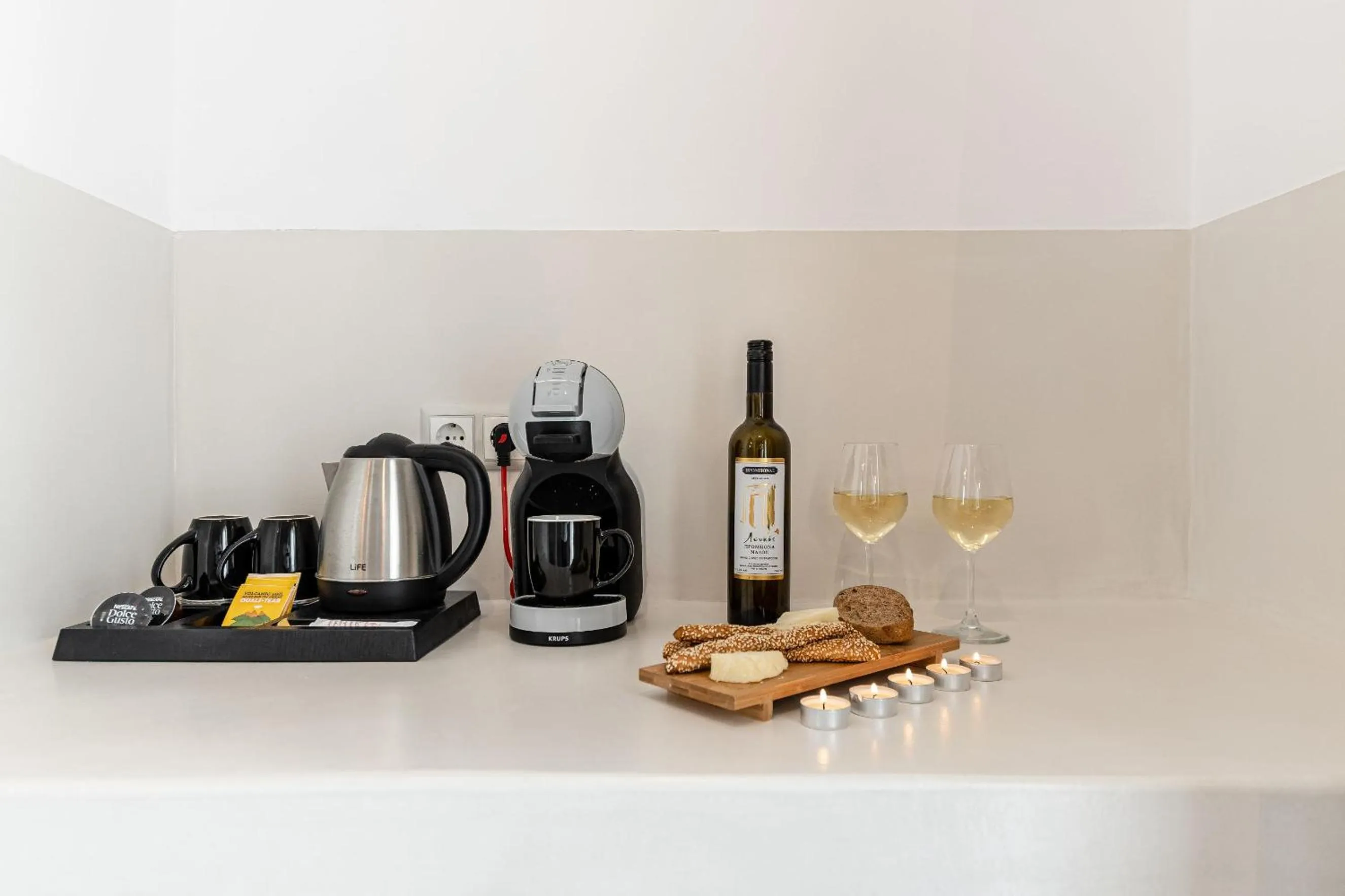 Coffee/tea facilities in Naxian Air