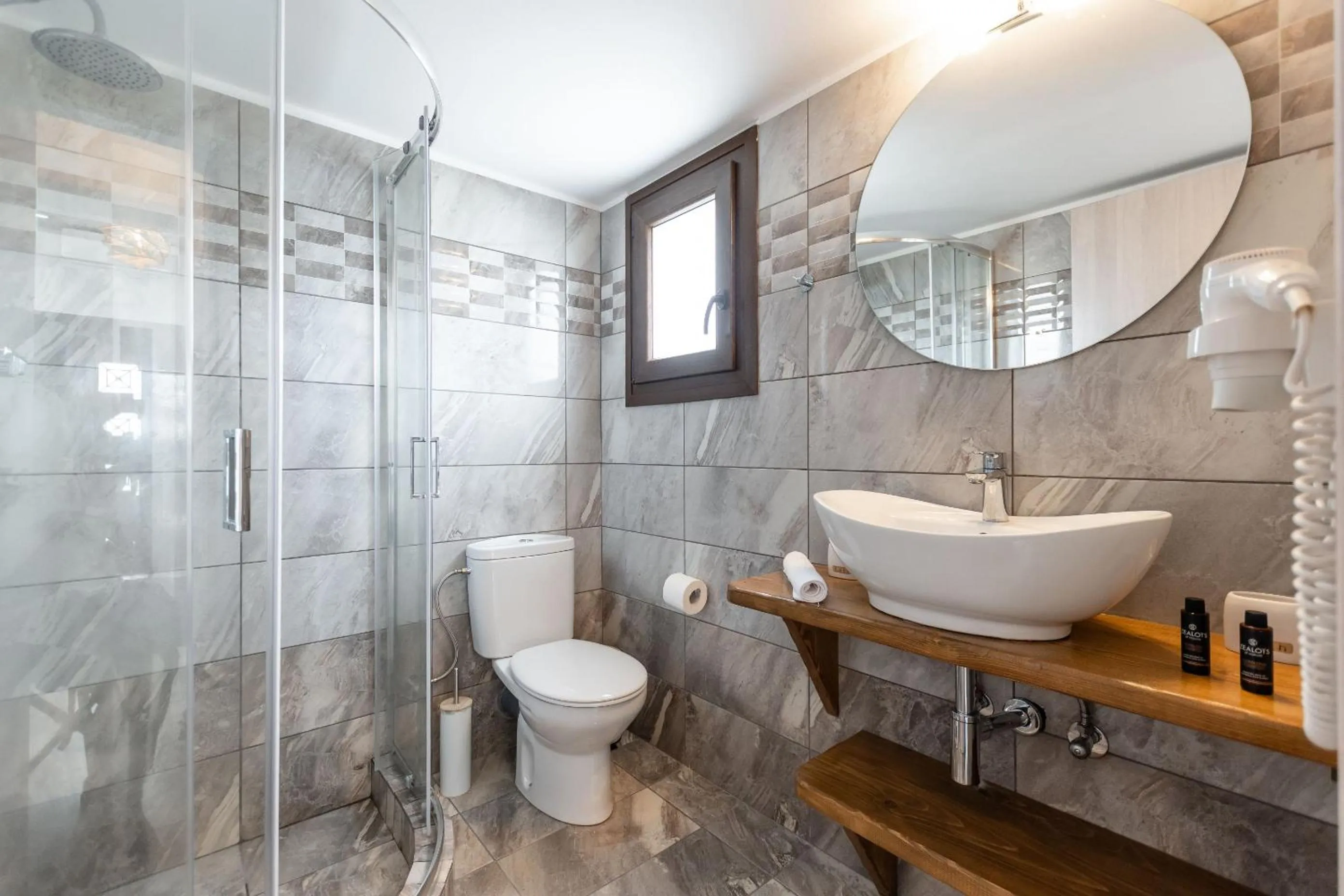 Shower in Naxian Air