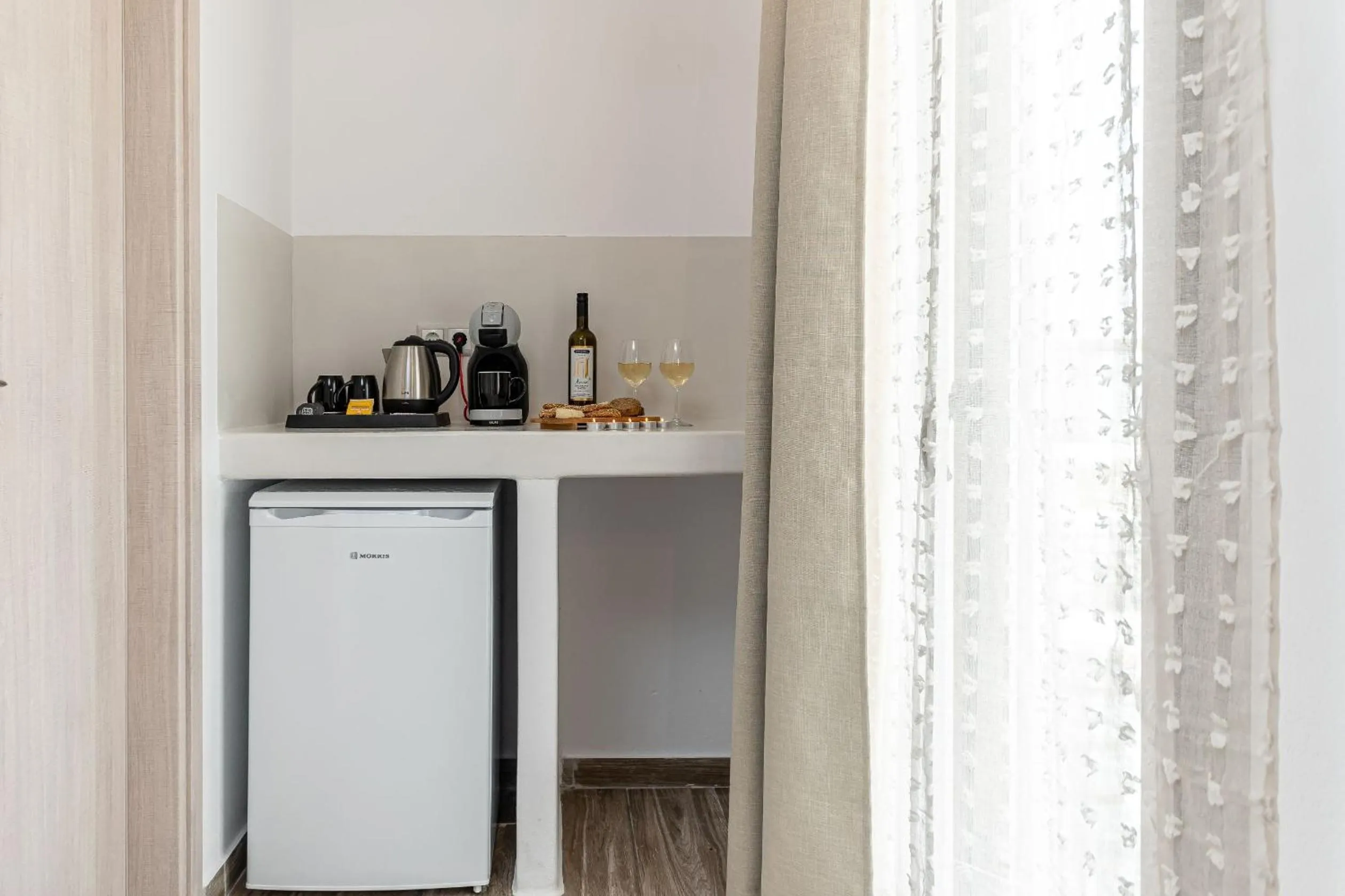 Coffee/tea facilities in Naxian Air