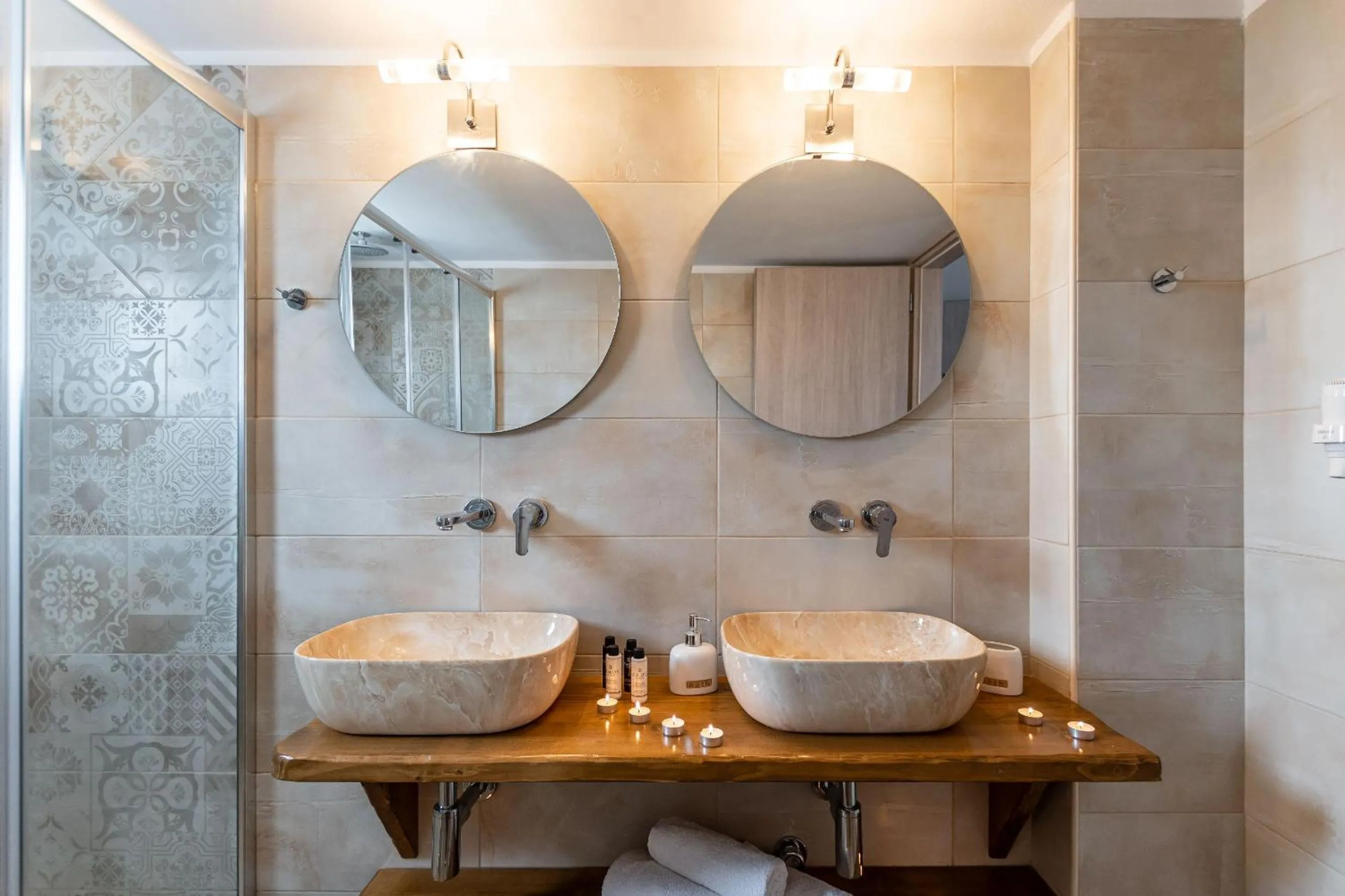 Shower in Naxian Air