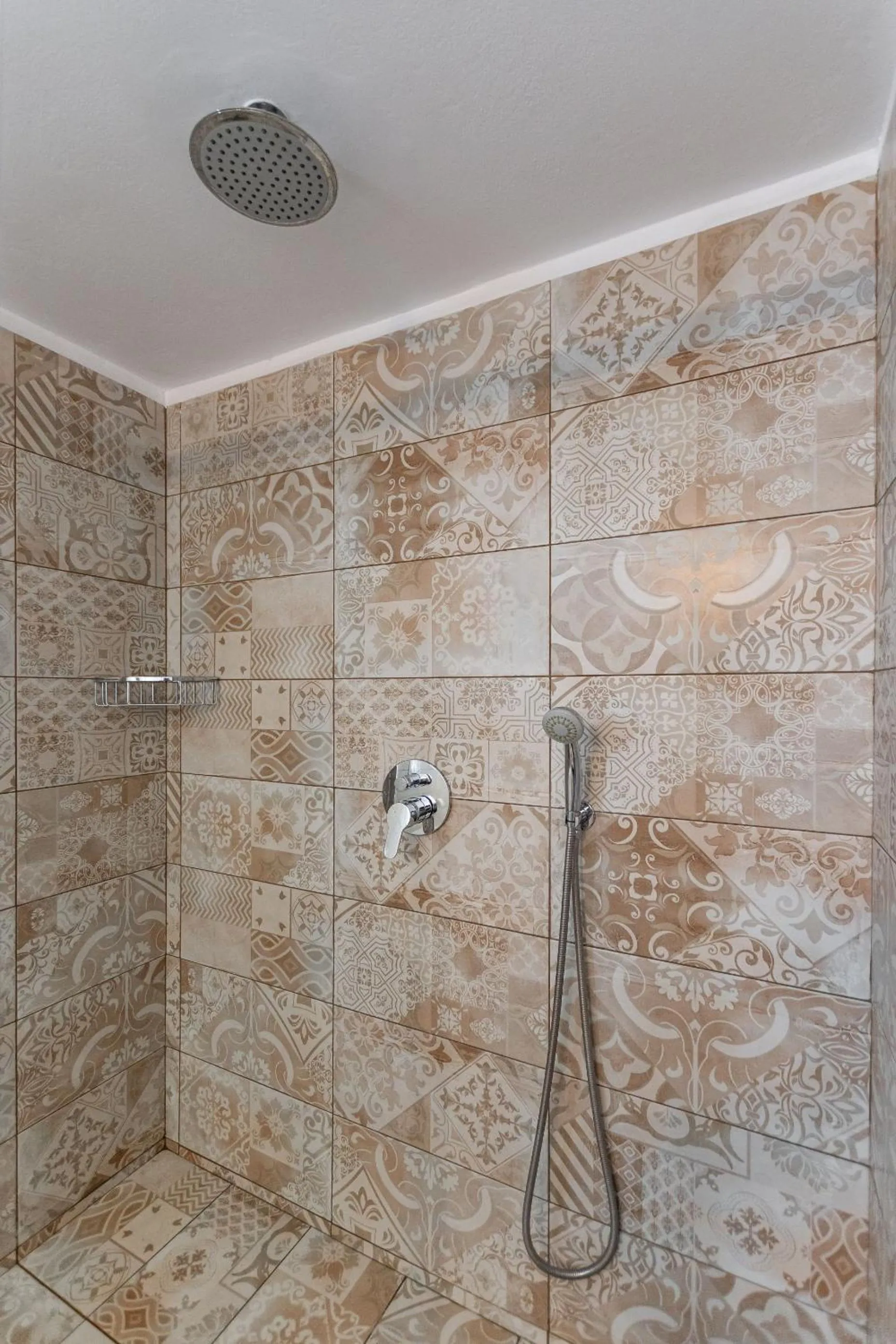 Shower in Naxian Air