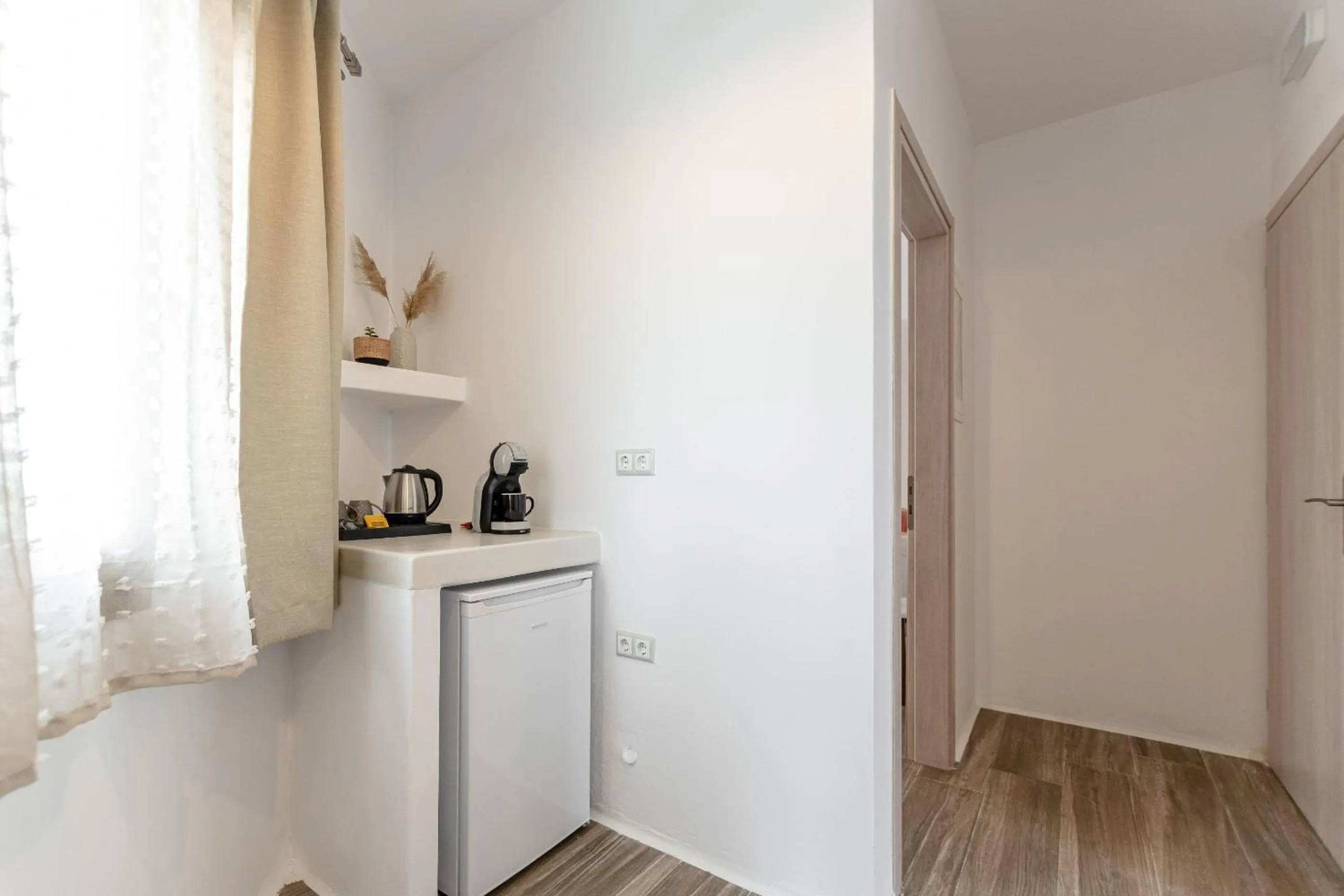 Coffee/tea facilities in Naxian Air