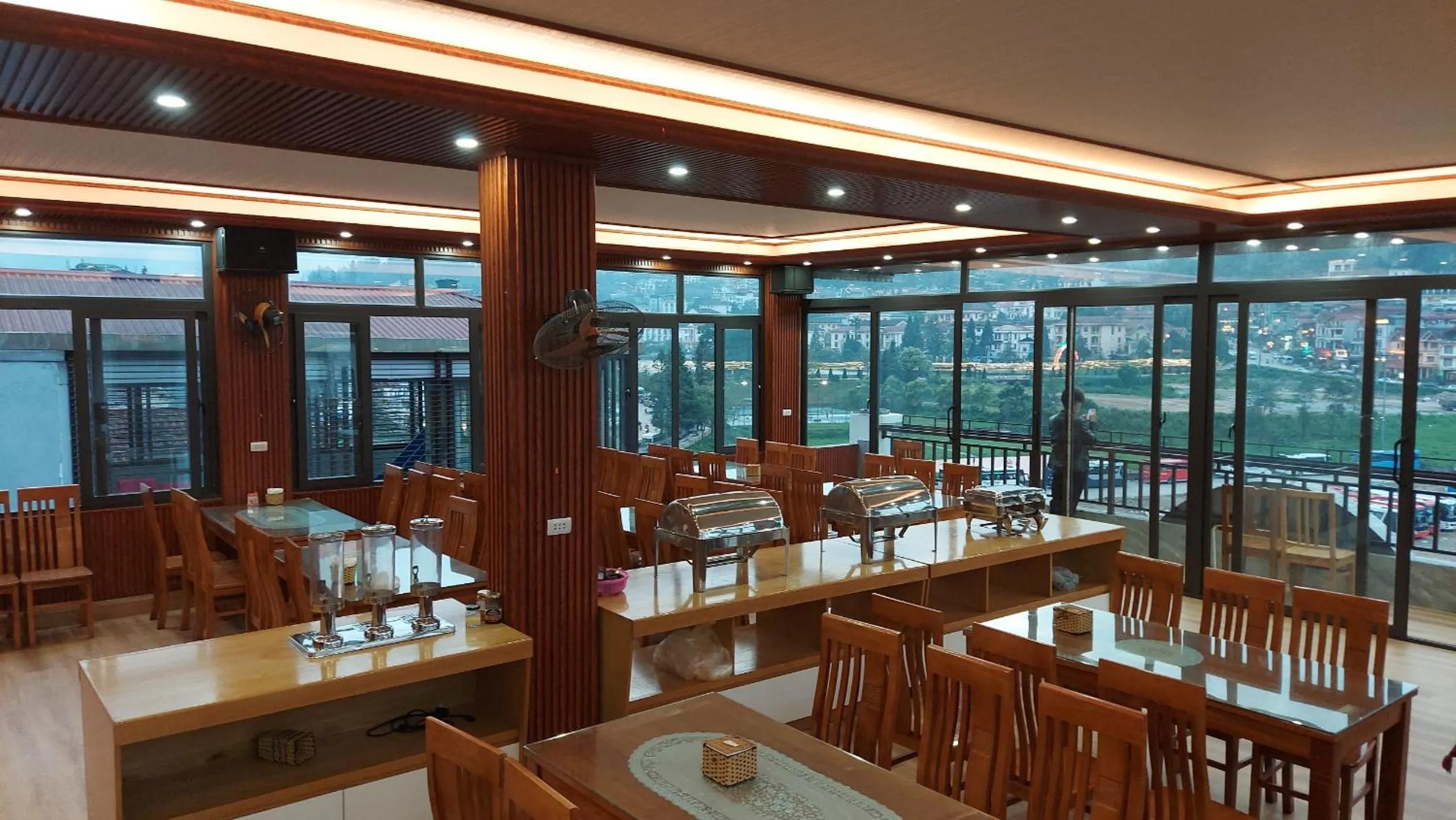 Restaurant/places to eat in London Sa Pa Hotel