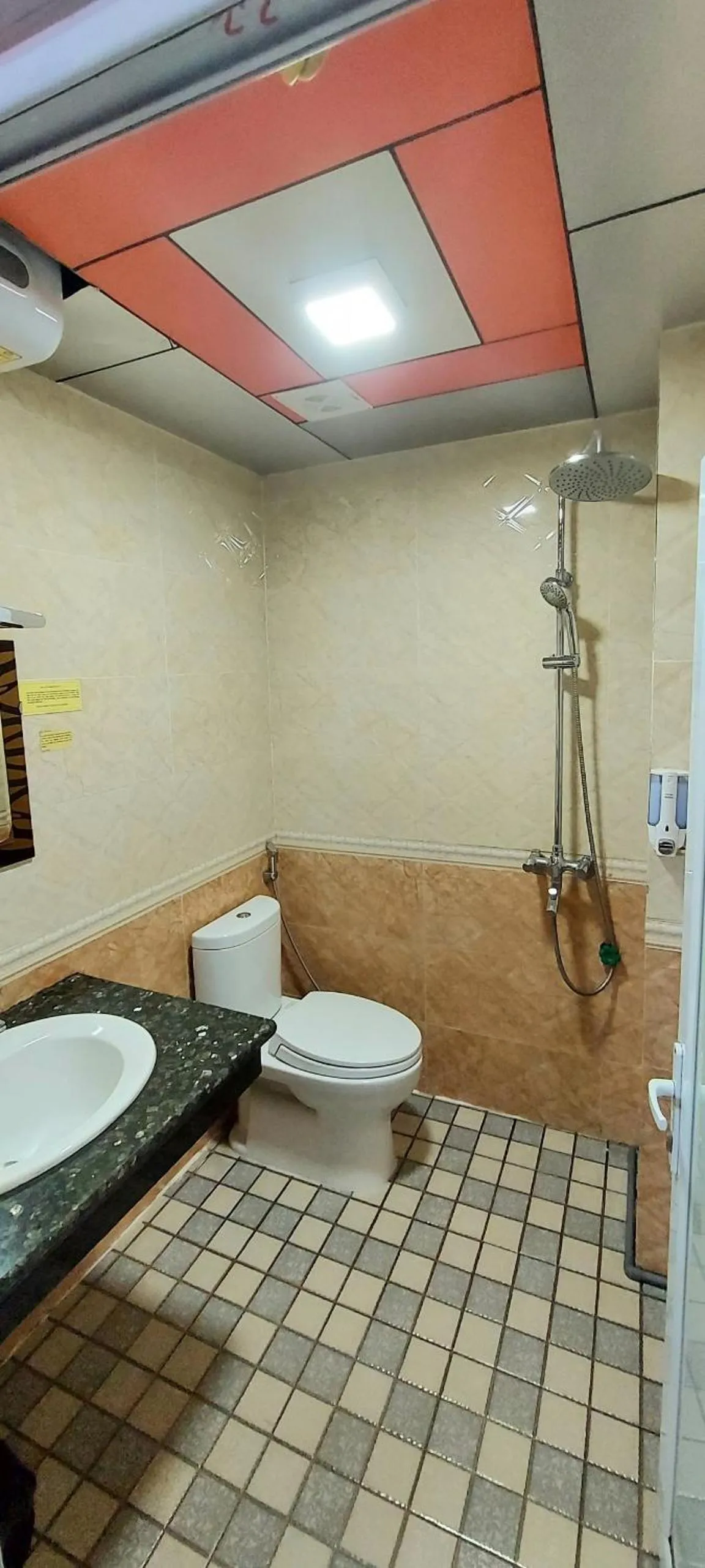 Shower in London Sa Pa Hotel