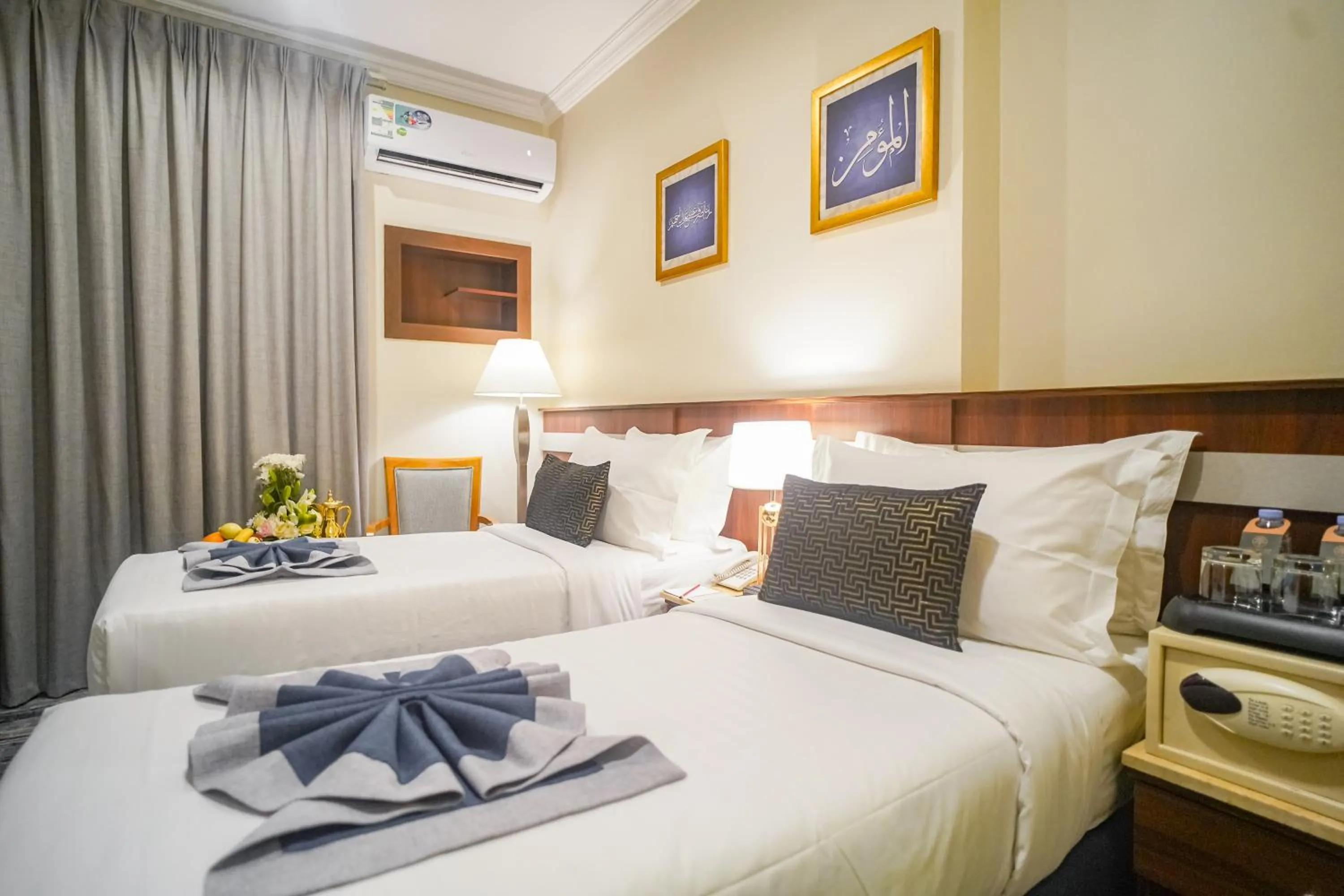 Bedroom, Bed in Emaar Al Khalil