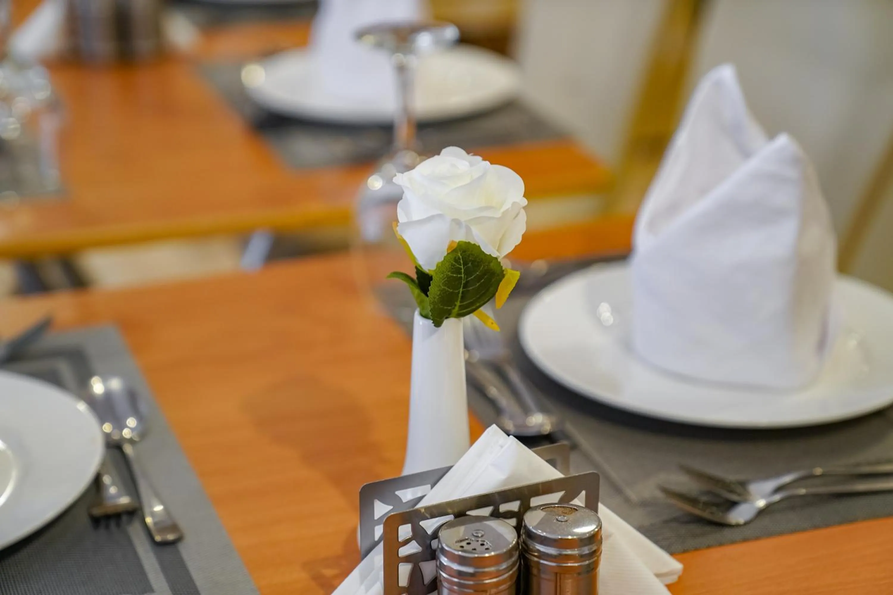 Restaurant/places to eat in Emaar Al Khalil