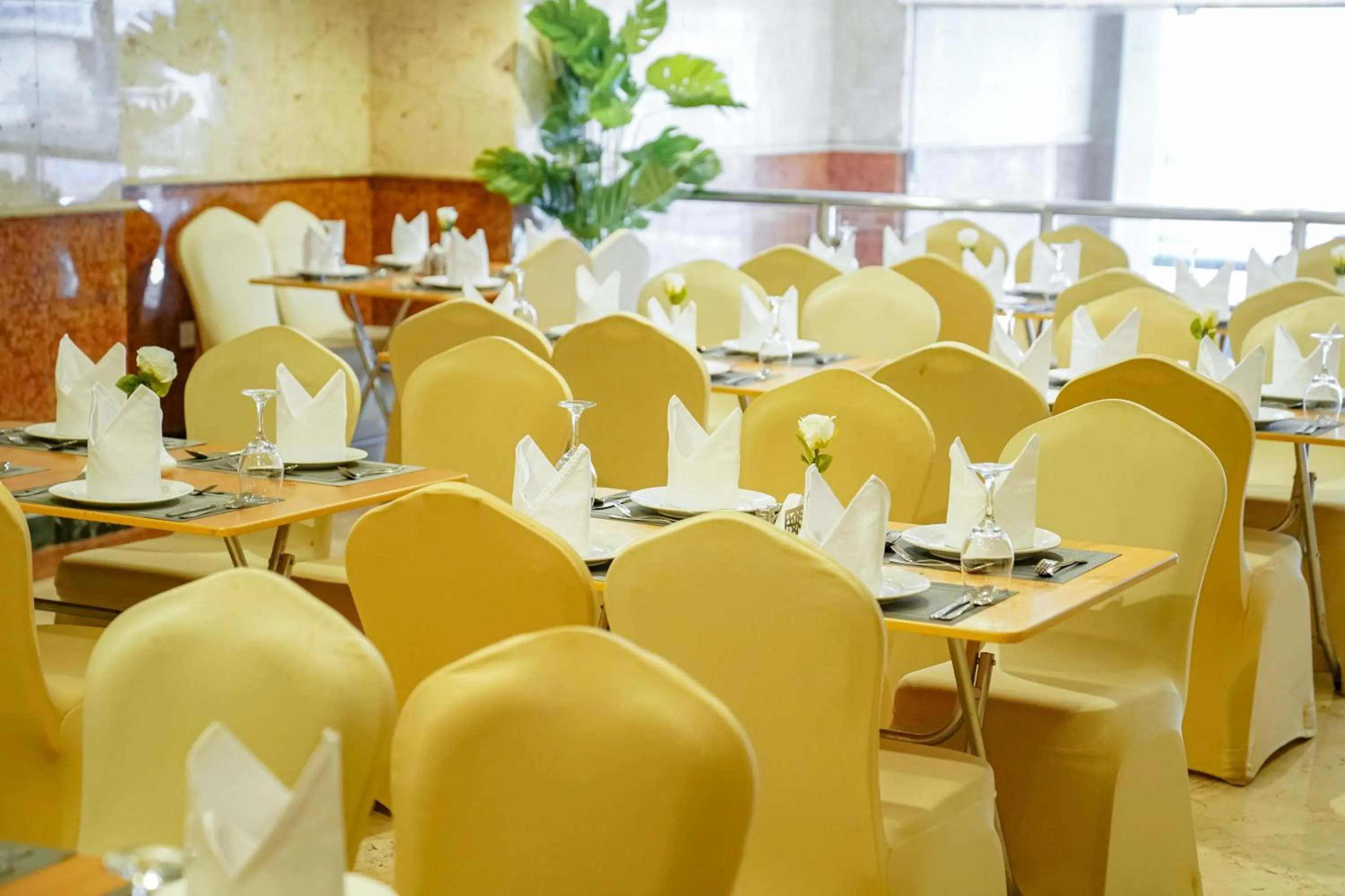 Restaurant/places to eat in Emaar Al Khalil