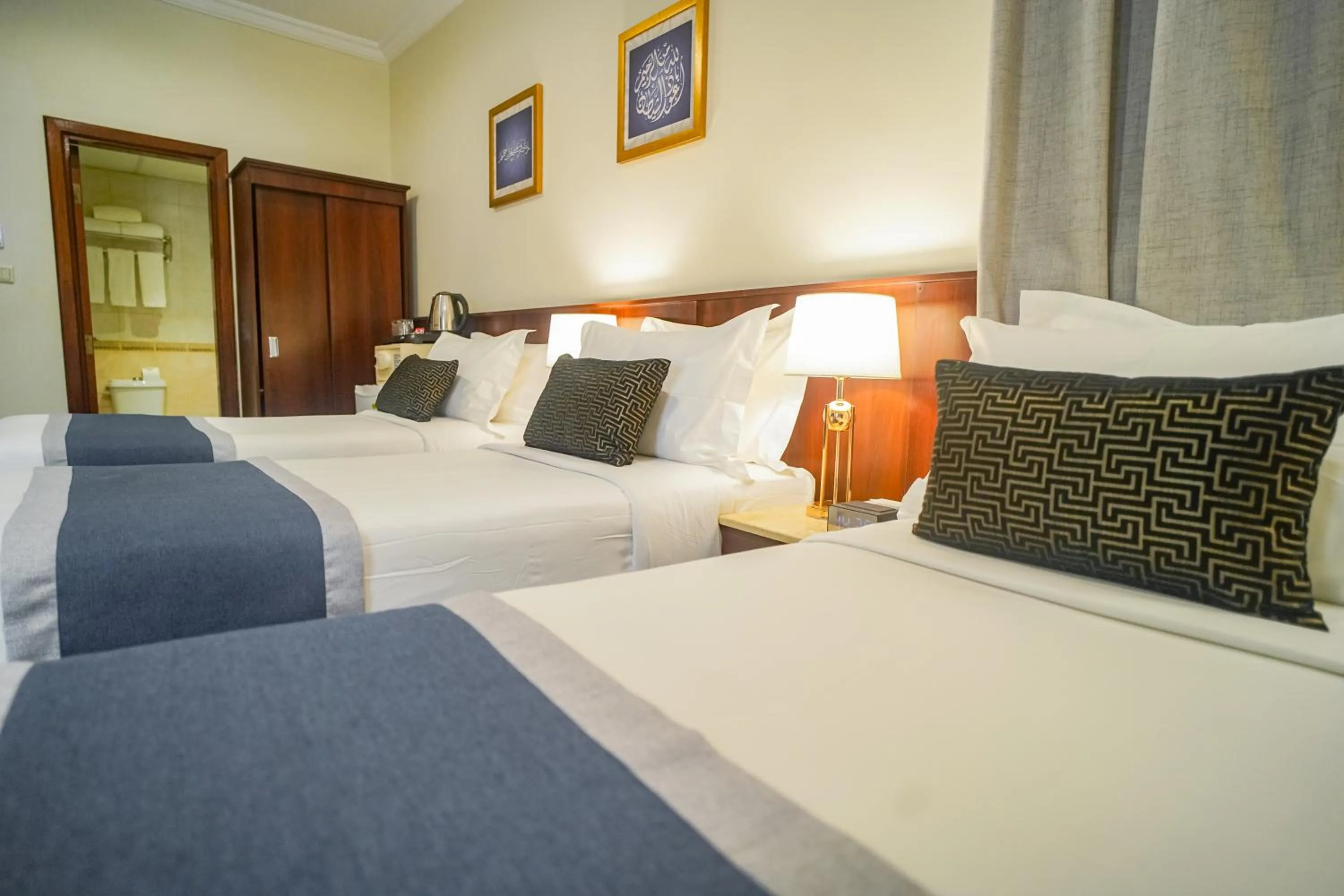 Bedroom, Bed in Emaar Al Khalil