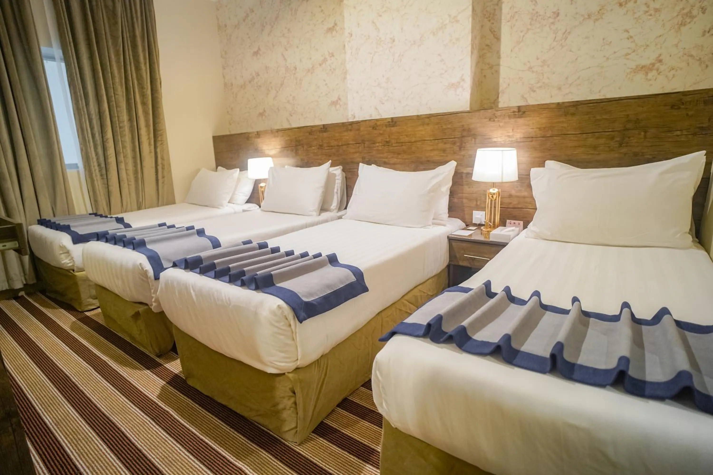 Photo of the whole room, Bed in Emaar Al Khalil