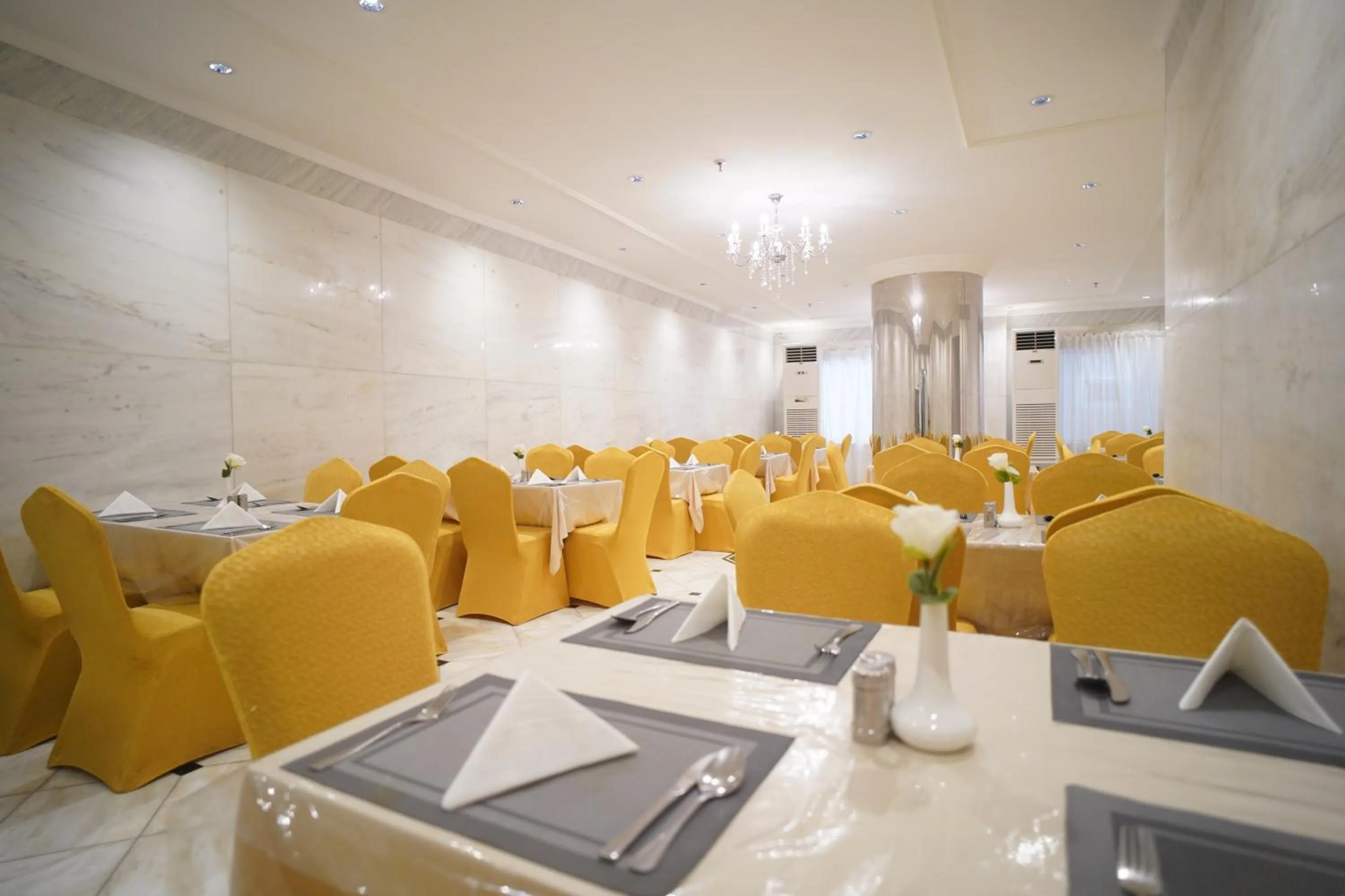 Restaurant/places to eat in Emaar Andalusia