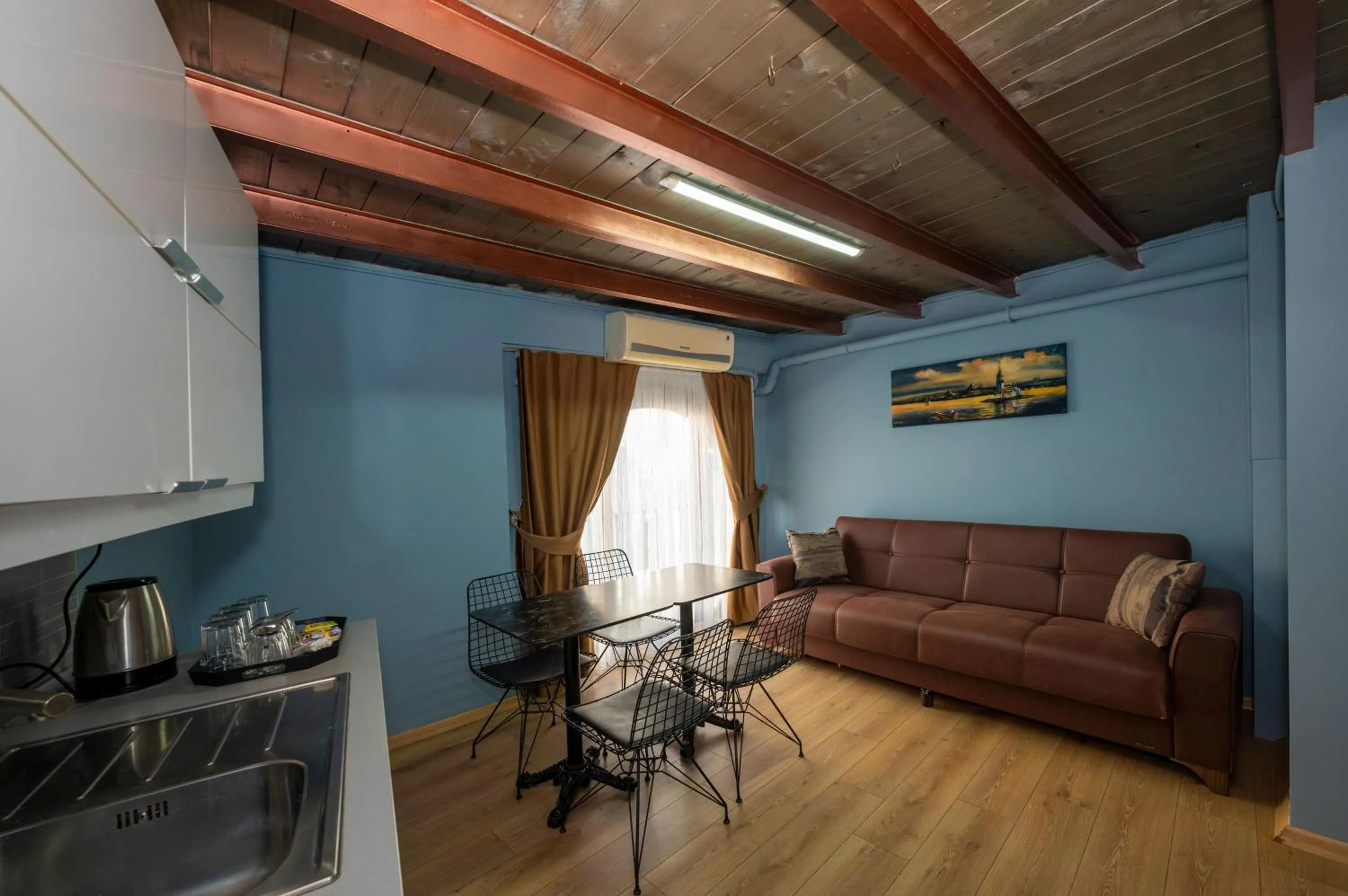 Kitchen or kitchenette in Taksim Antique Hotel