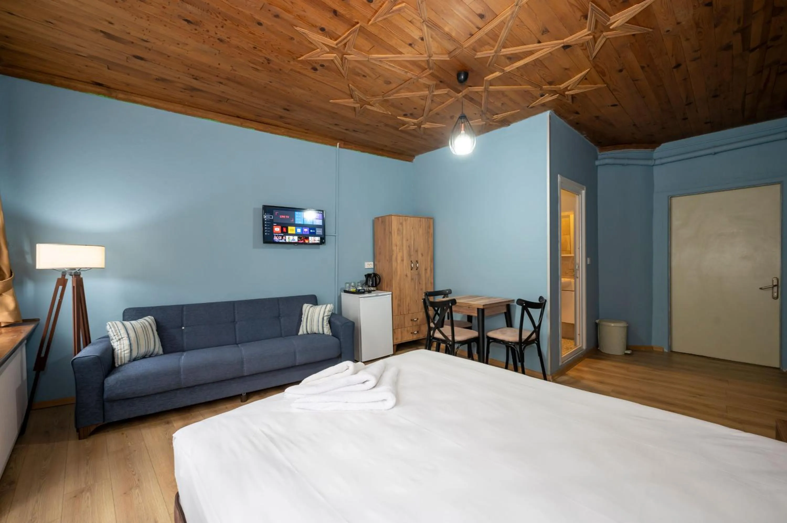 Seating area, Bed in Taksim Antique Hotel