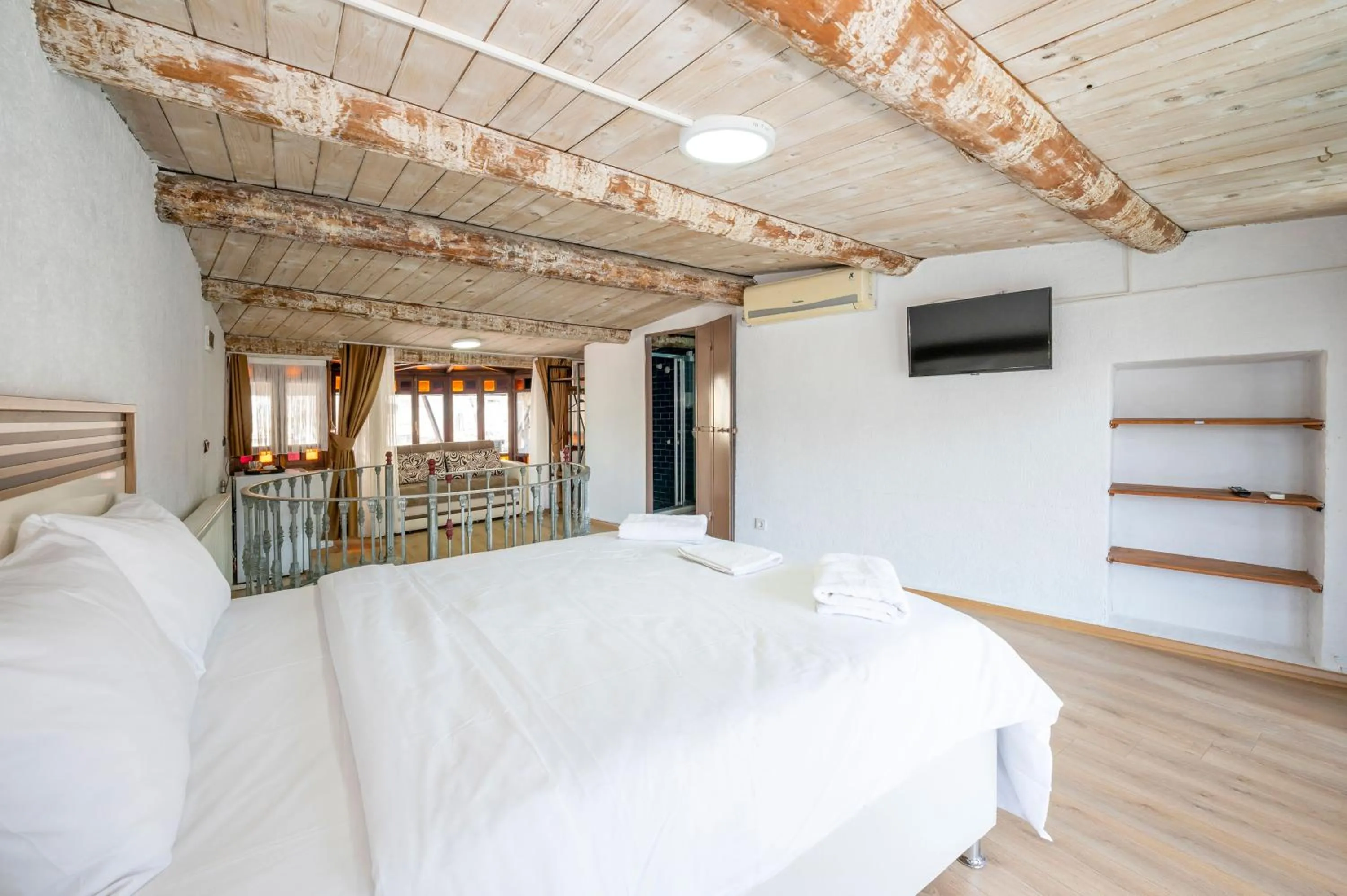 Bed in Taksim Antique Hotel