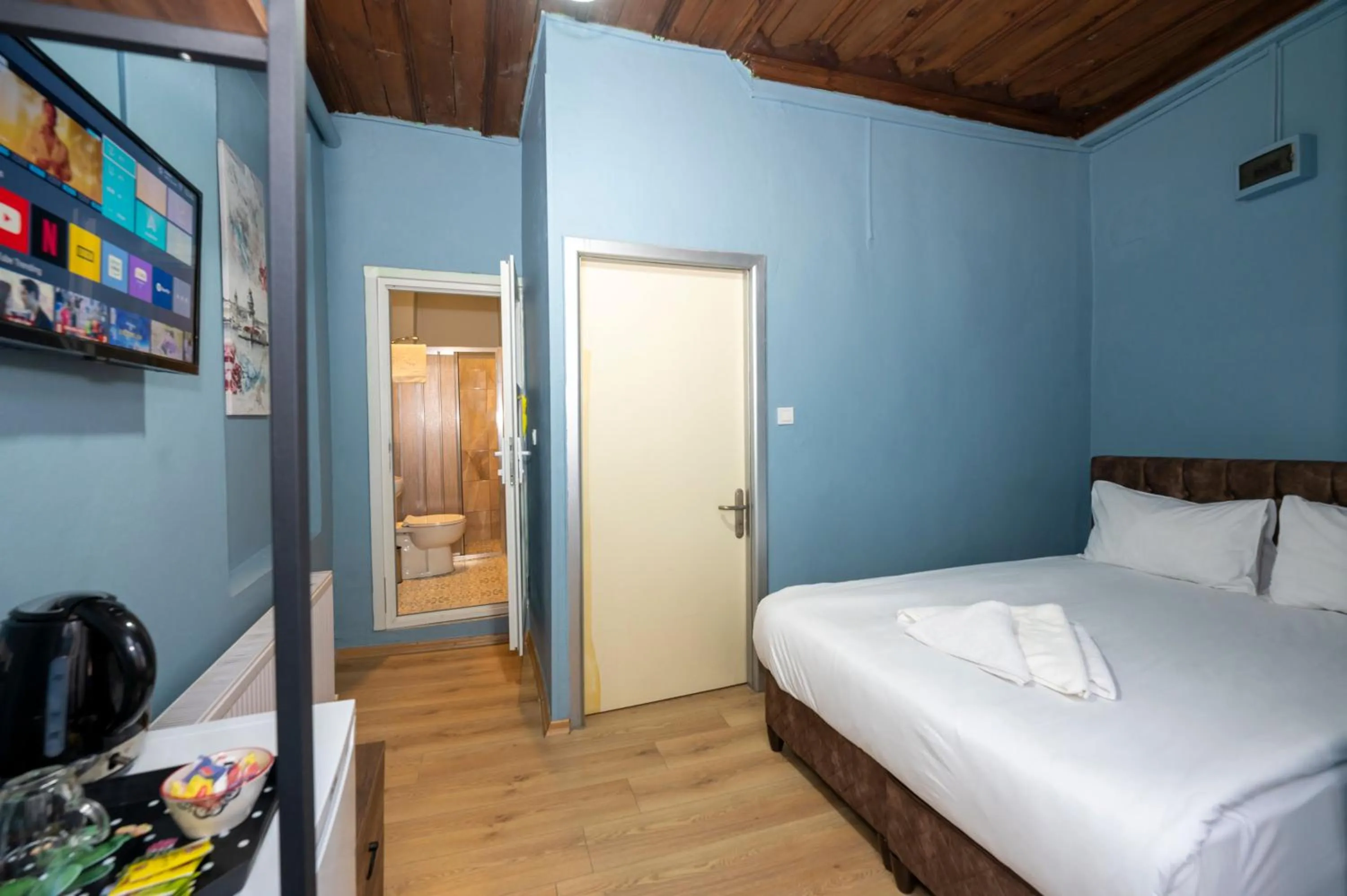 Bed in Taksim Antique Hotel