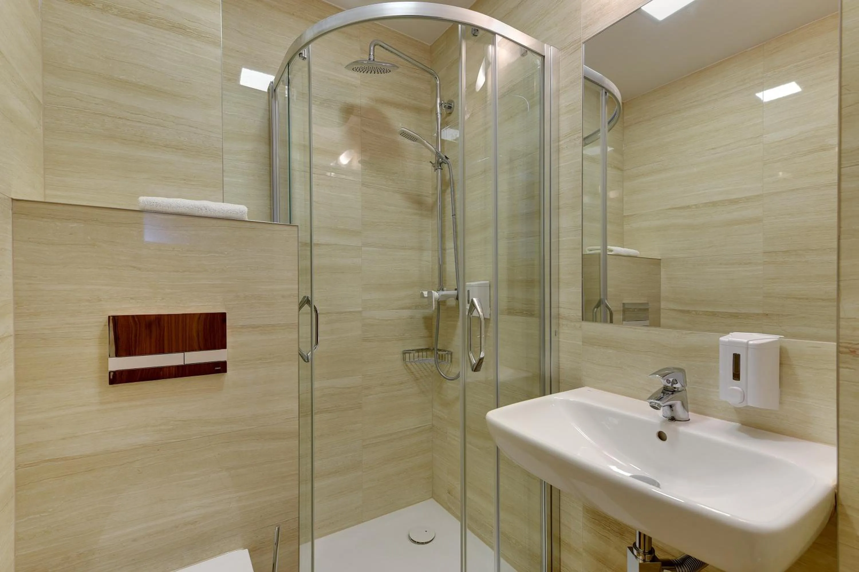 Photo of the whole room in Abak