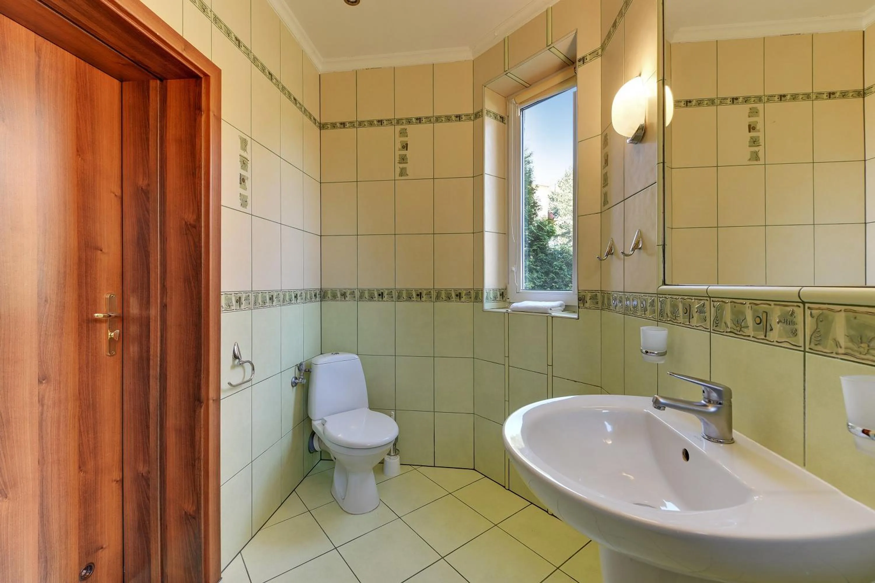 Photo of the whole room in Abak