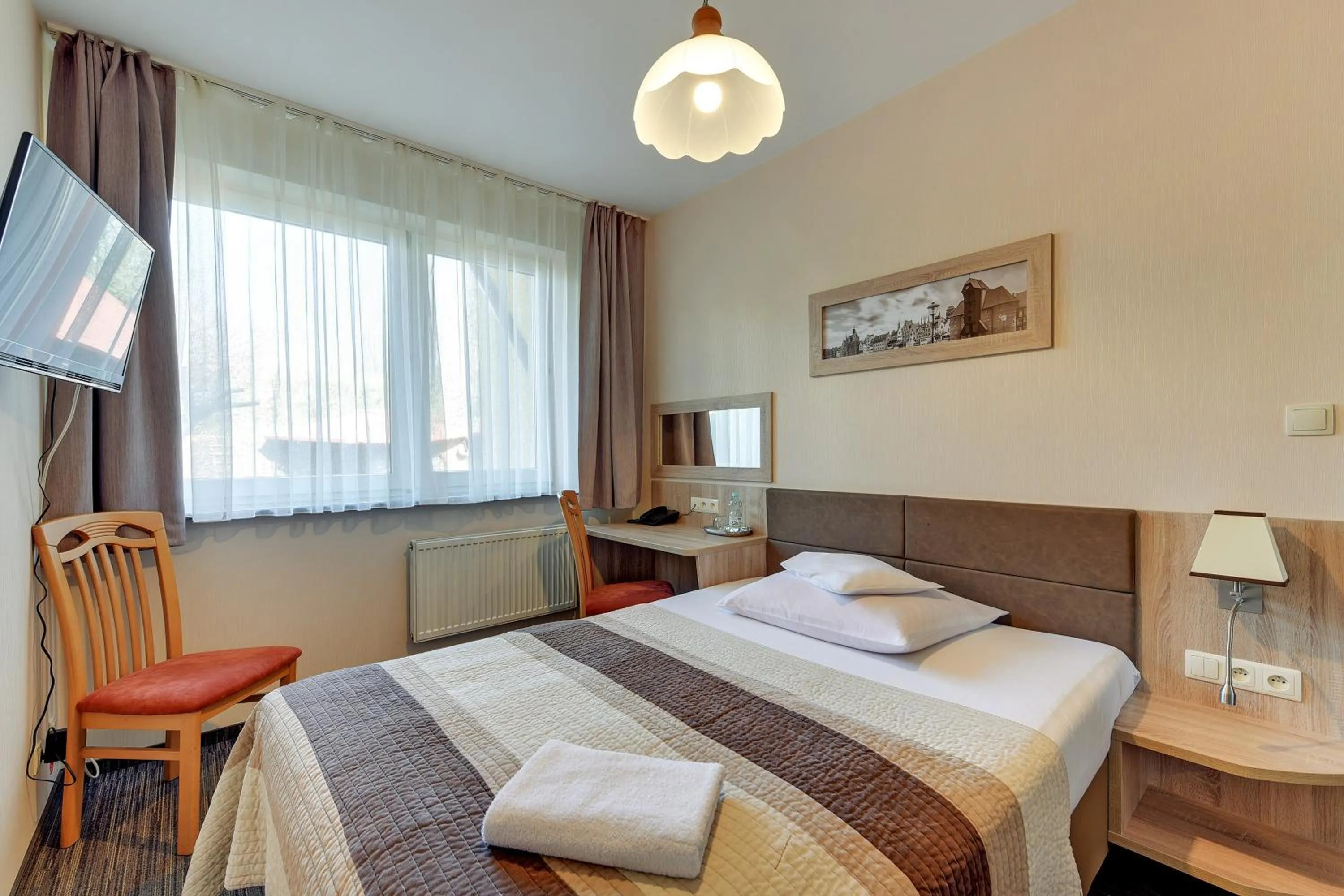 Photo of the whole room, Bed in Abak