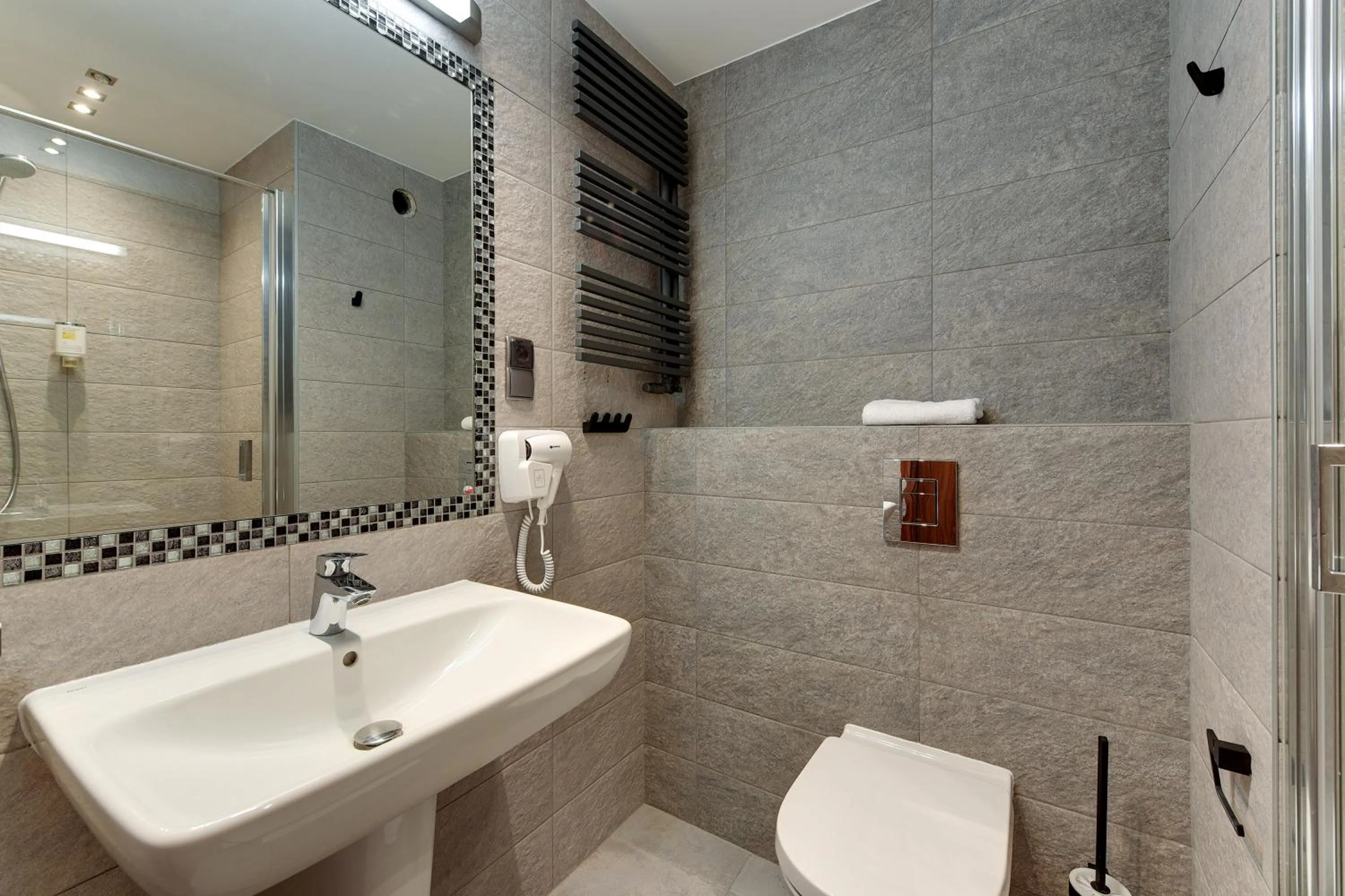 Photo of the whole room in Abak