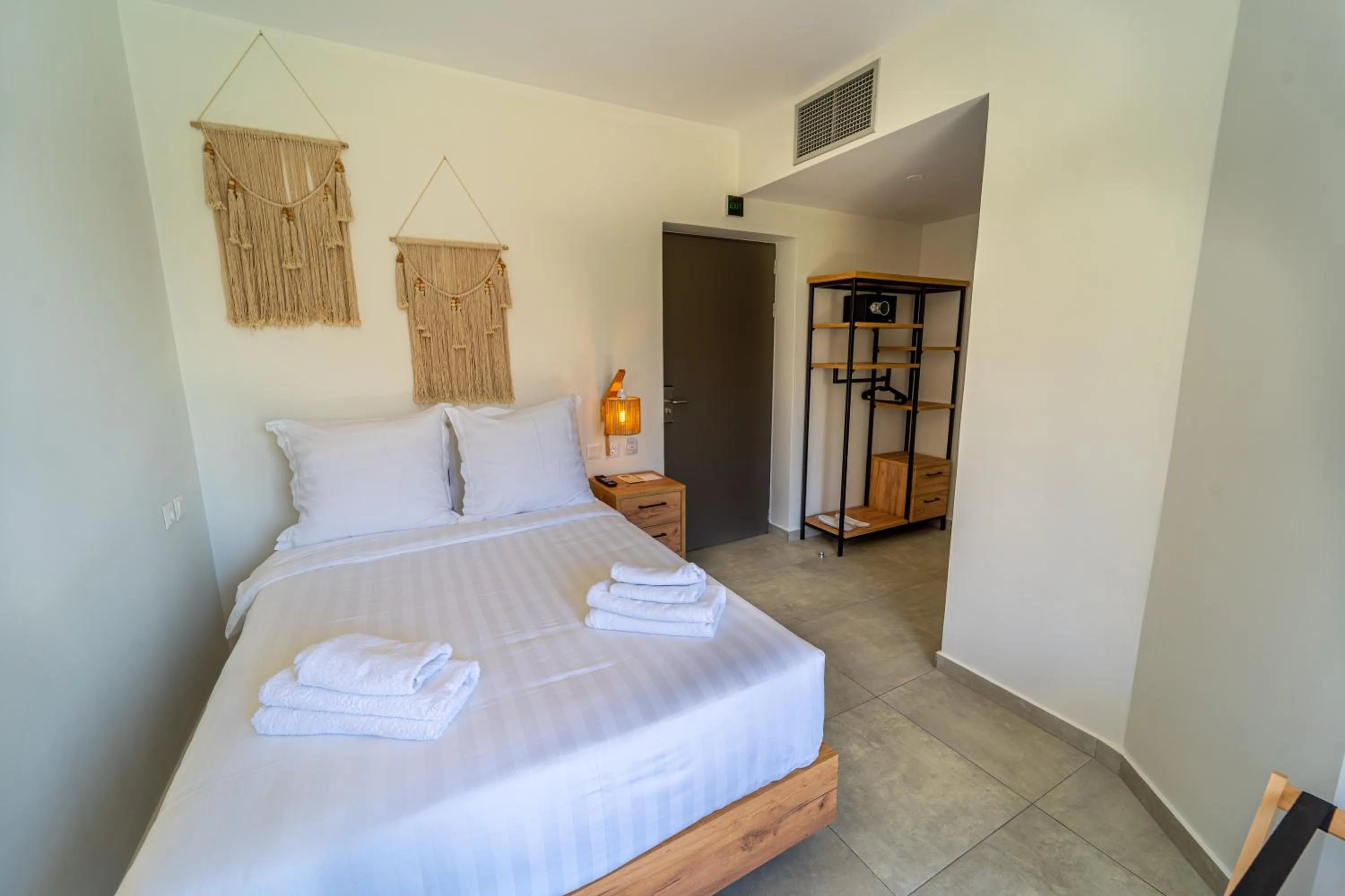 King Room with Roll-In Shower - Disability Access in Niso Skiathos