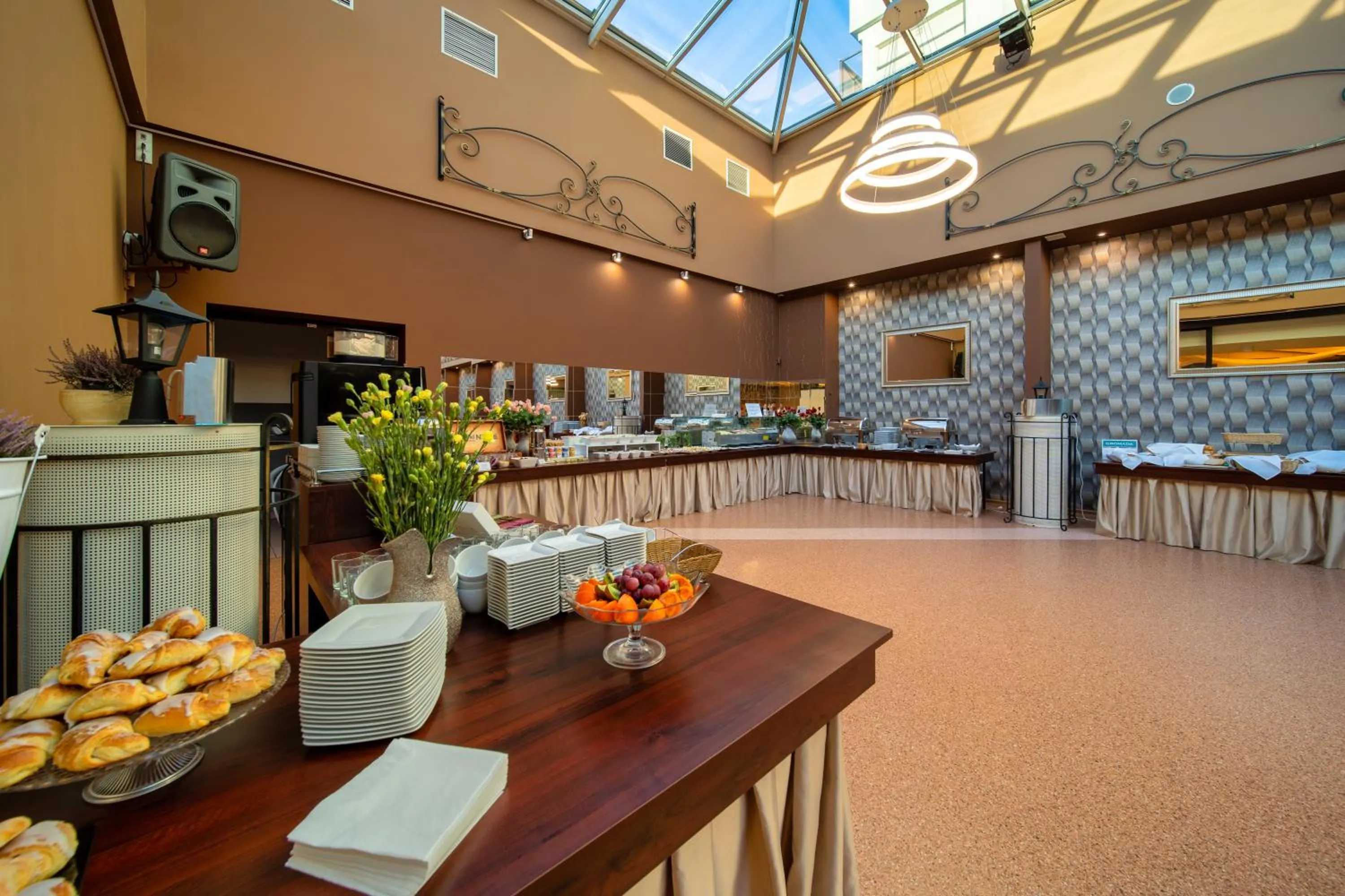 Breakfast in Hotel Gromada Pila