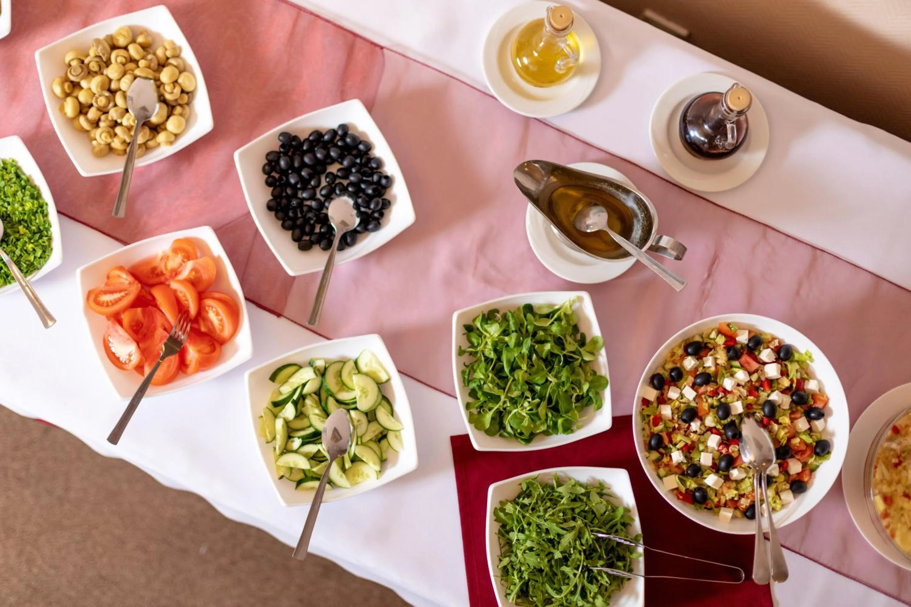 Restaurant/places to eat in Hotel Gromada Arka Lux