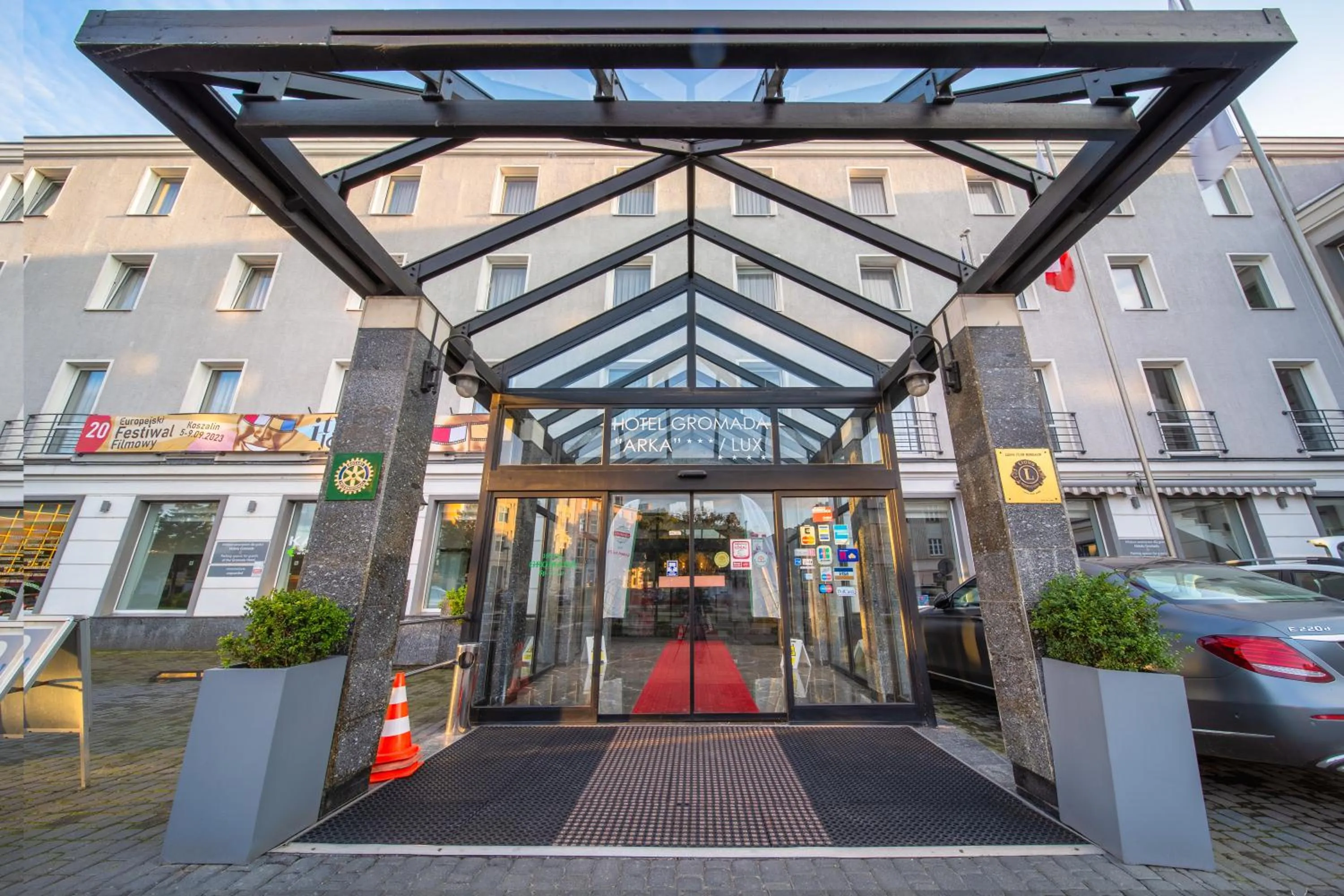 Facade/entrance in Hotel Gromada Arka Lux