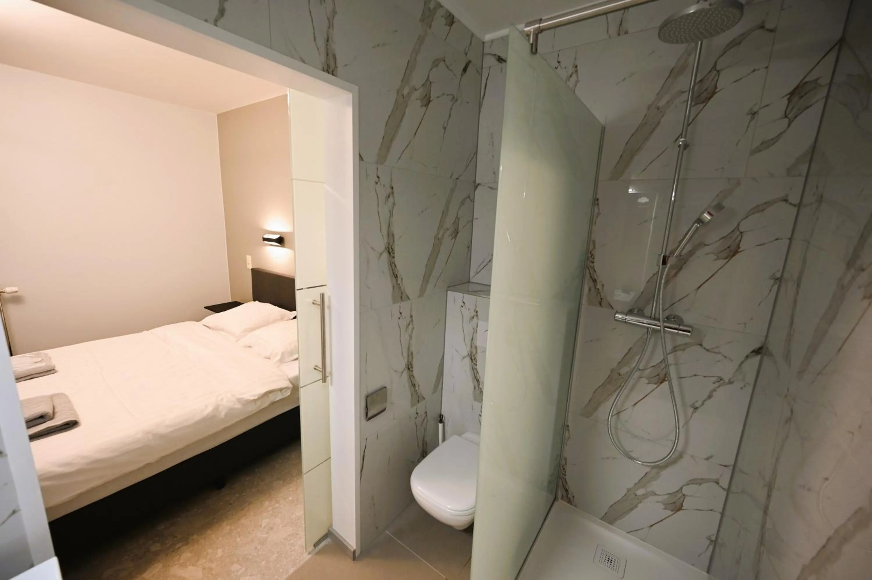 Toilet, Bed in Cesar Palace