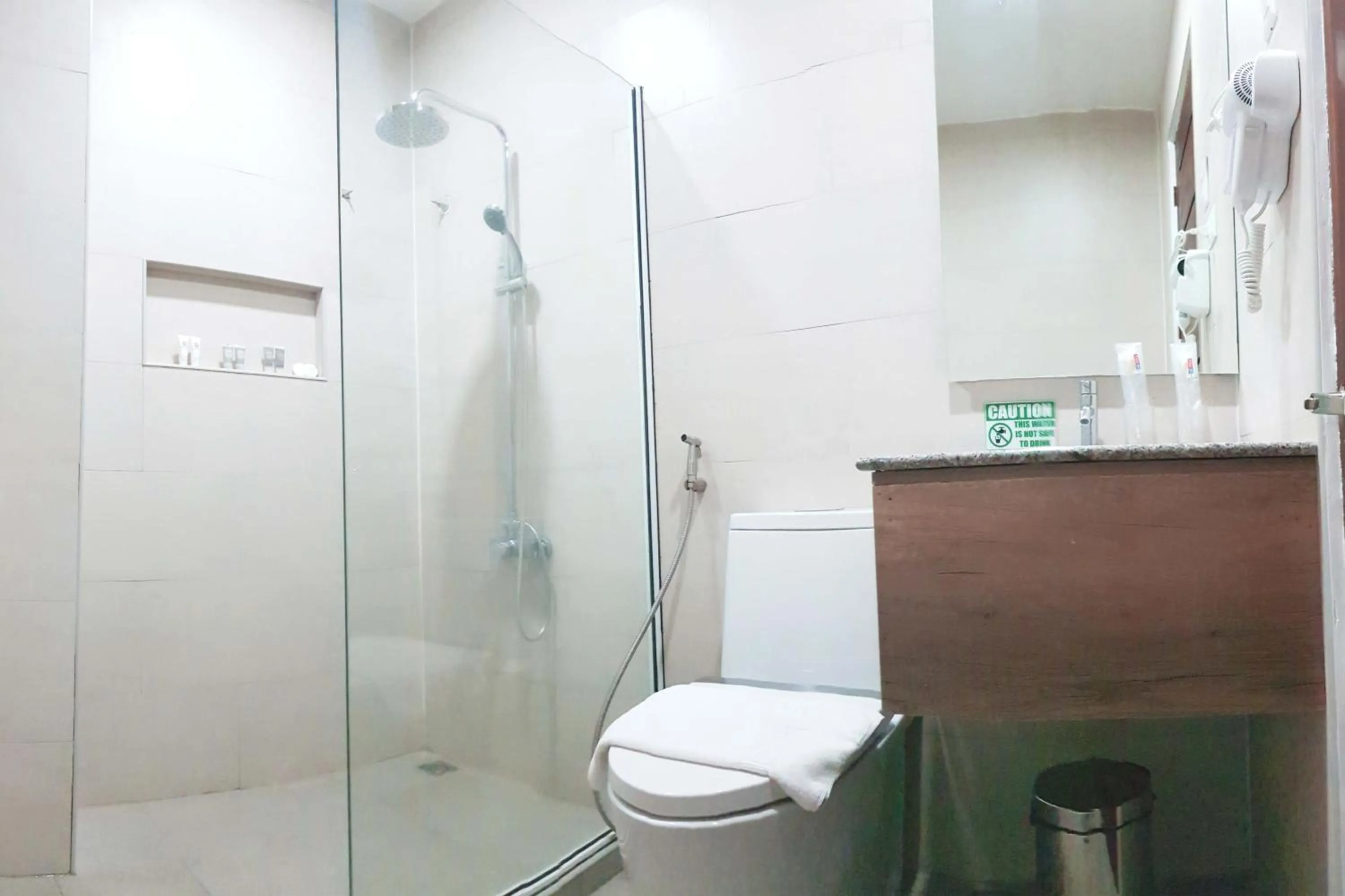 Shower in Carlosta Hotel