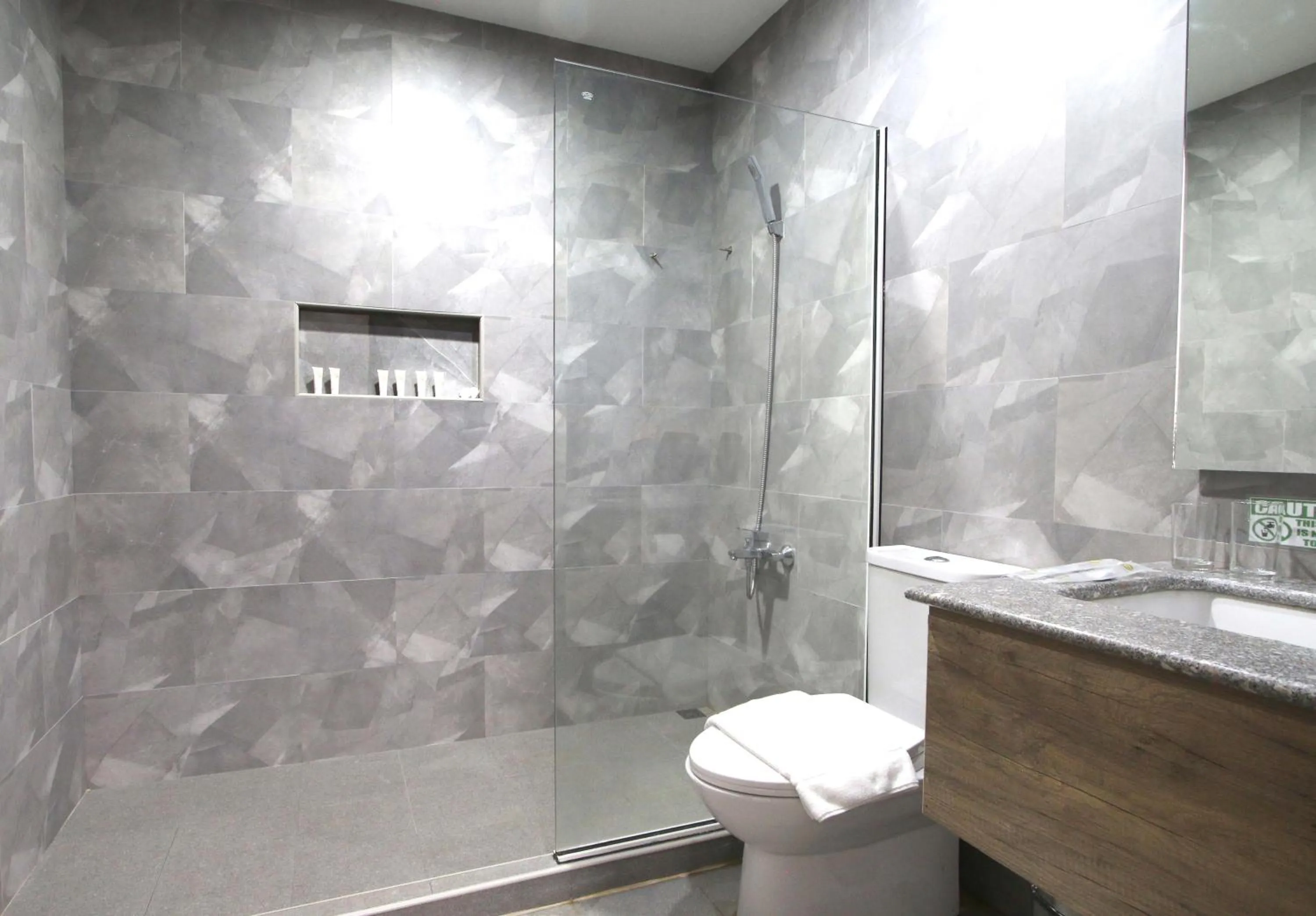 Shower in Carlosta Hotel