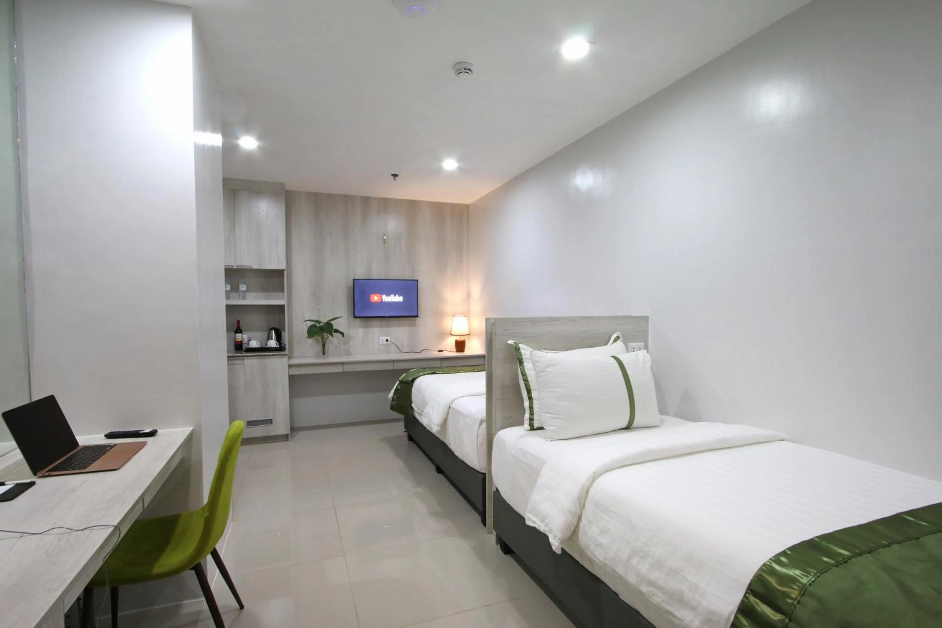 Bed in Carlosta Hotel