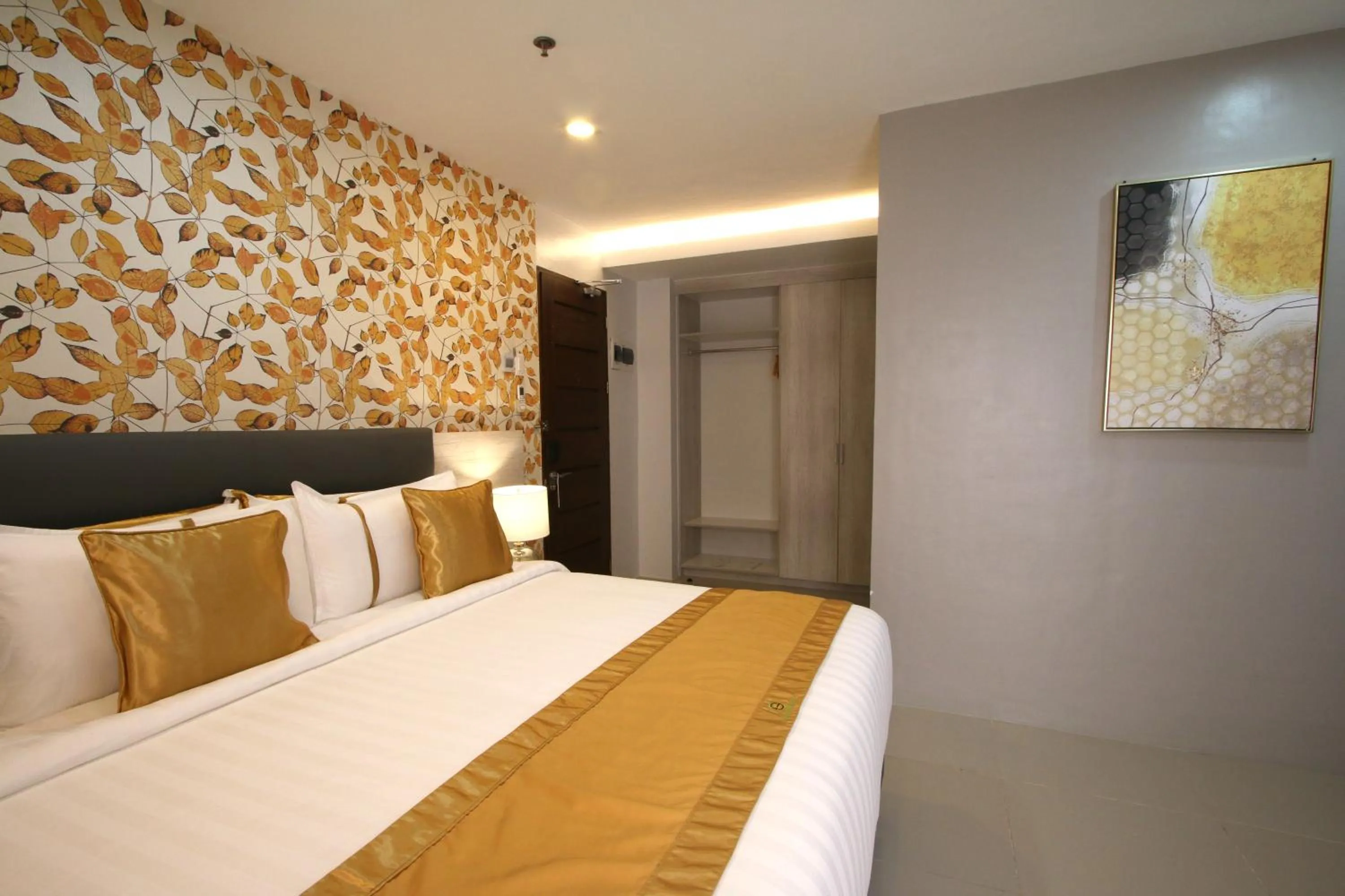 Bedroom, Bed in Carlosta Hotel
