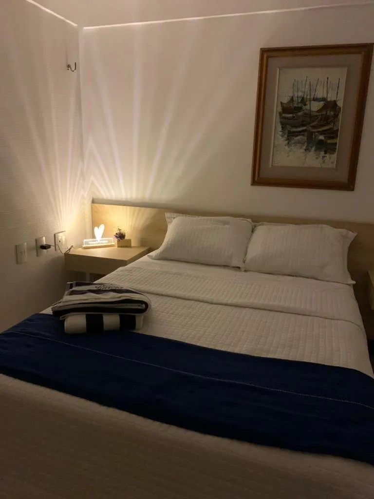 Bedroom, Bed in Manhattan Beach Riviera