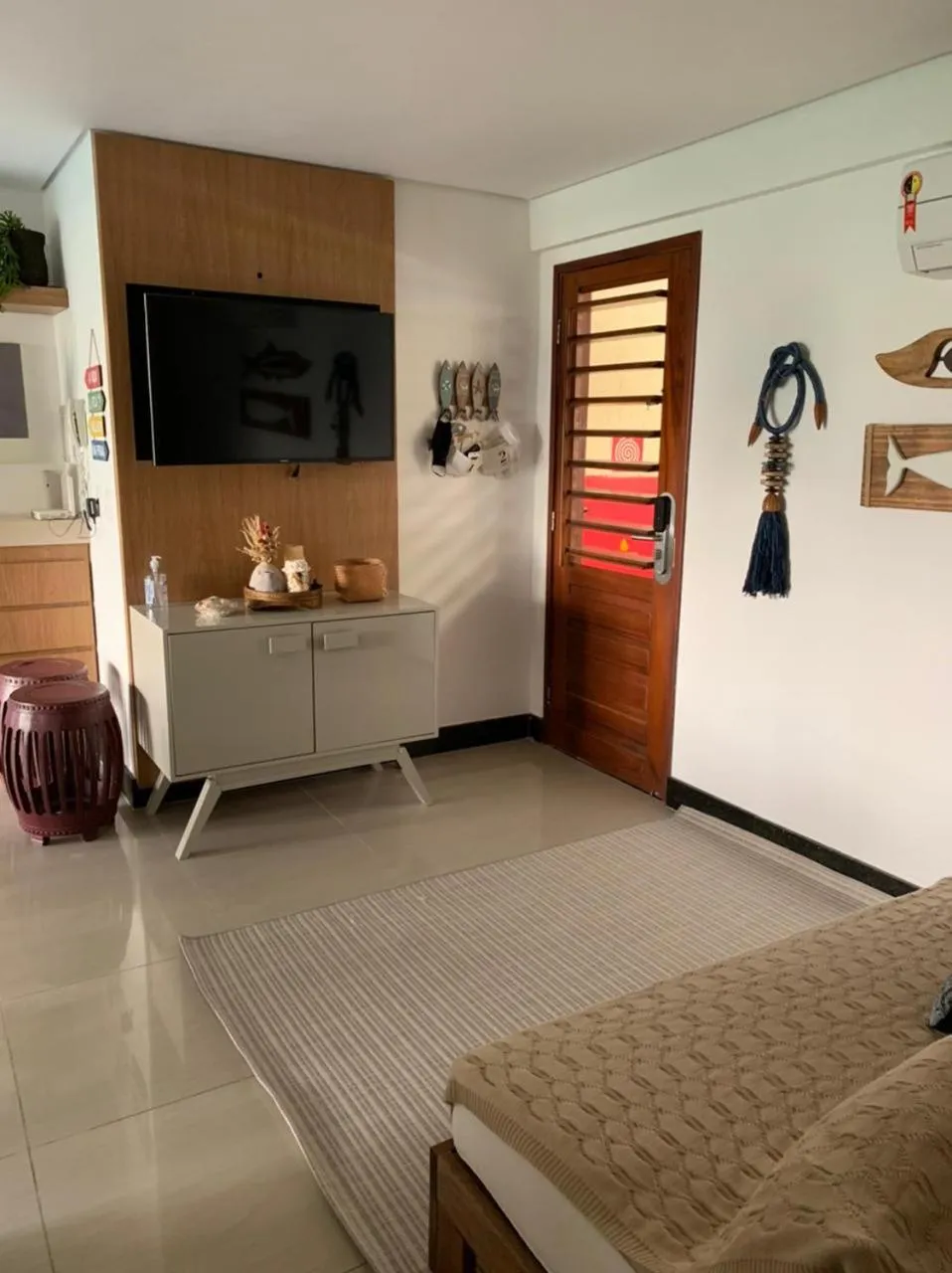 Living room, Bed in Manhattan Beach Riviera