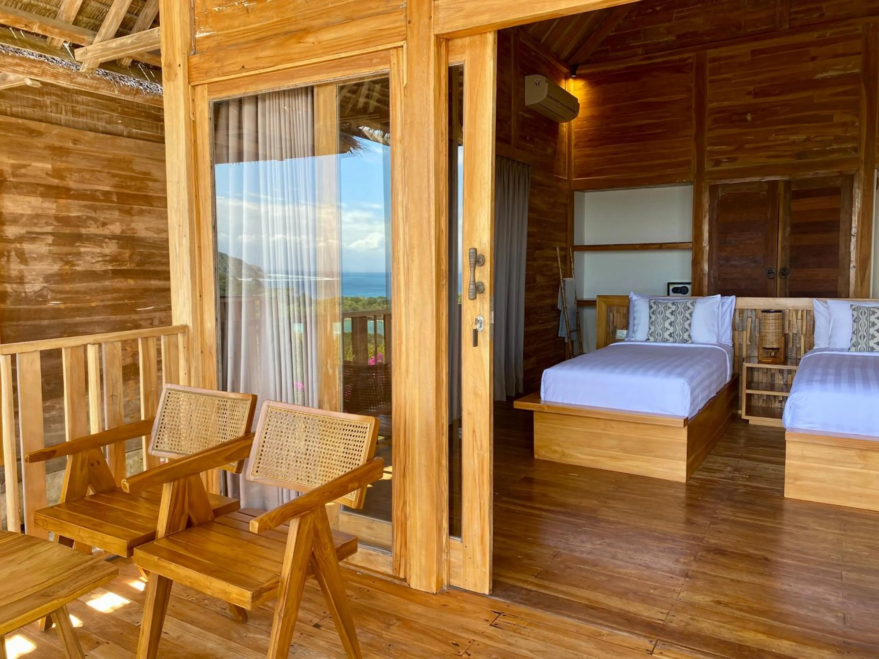 Seating area, Bed in KERTASARI LODGE